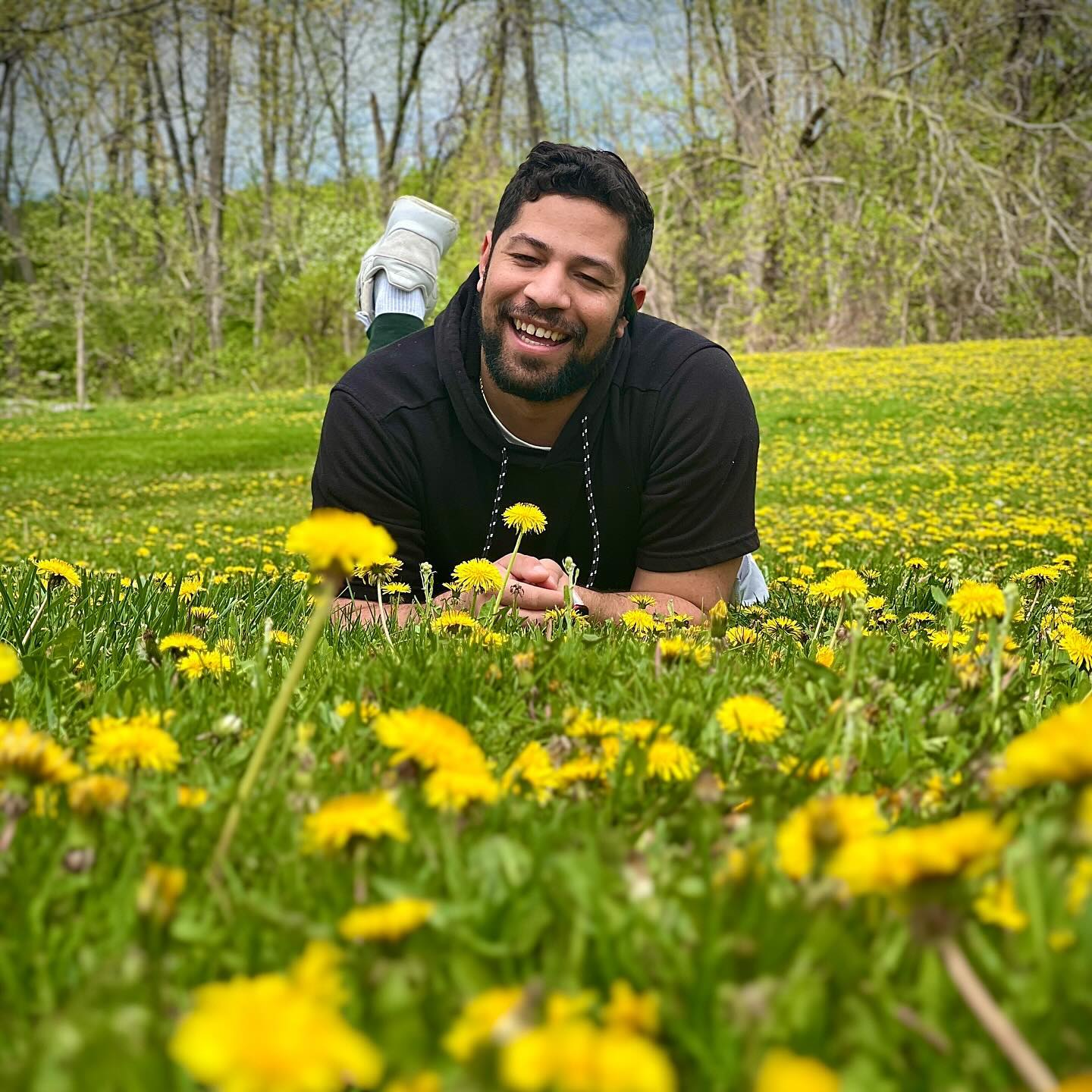 Last week was really hard, and not much to smile about. I was determined to start this week off with good things. I make it a habit to take a walk in the park everyday, and today all these dandelions were blooming. Nature makes me really happy, and in reminded me that beautiful times and memories are still to come. 🌼