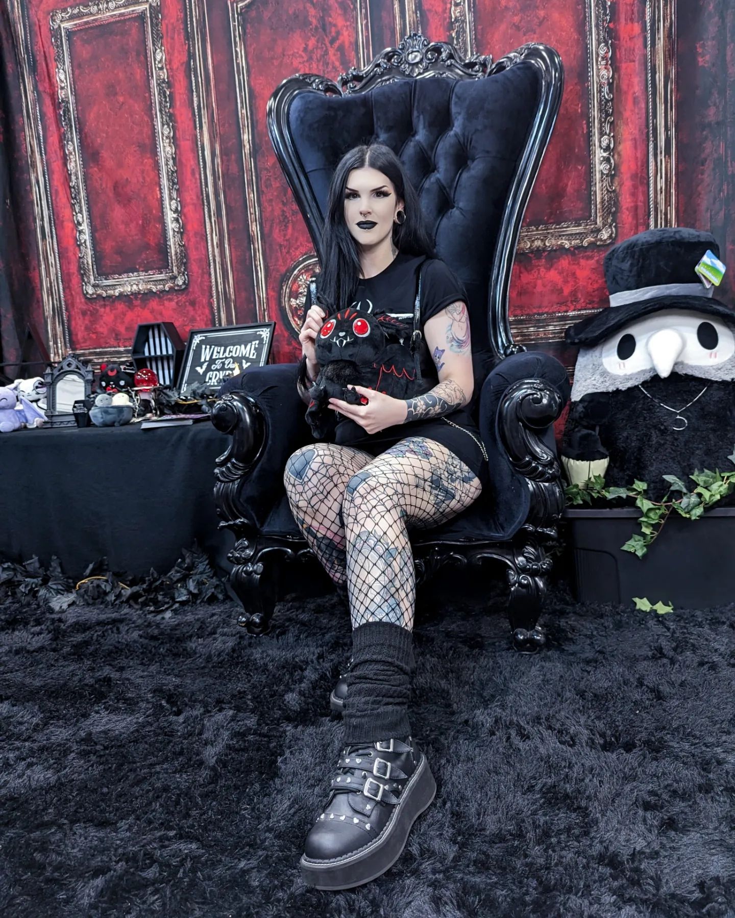 Honestly had such an amazing weekend at @odditiesandcuriositiesexpo with so many amazing people 🖤

I've been super sick and not online much lately so it was a nice refreshing weekend 🤍🤍

#beserkoddities2023 #altfashion #alternativefashion #spooky #gothgirl #demonia #cadaverapparel