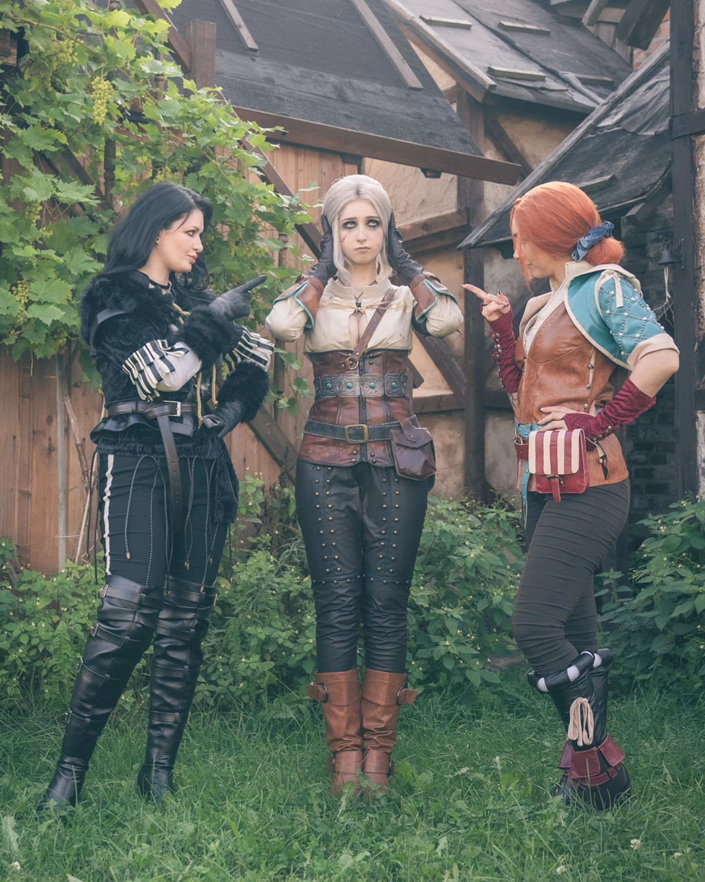 Caption this😂 I wonder what Ciri did this time... 

Yen @alissa_noir
Triss @leahobscureofficial
Ciri @gumihohannya

#cosplay #Witcher #cosplayer #gaming