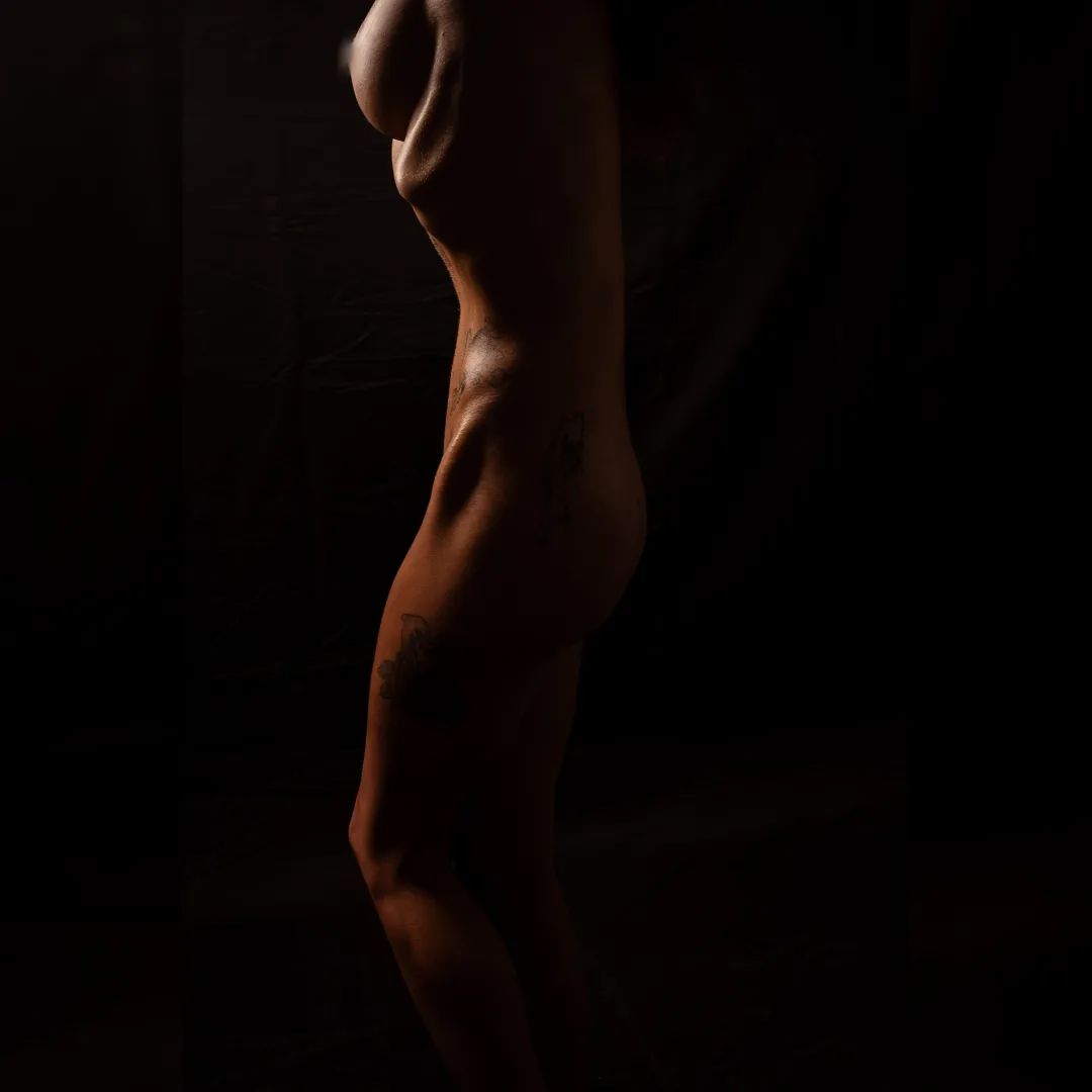 So yeah, bodyscapes... I think everyone should have some of their own. They really give you a different perspective of yourself and your form. If you were to pose for a bodyscape, what part of your body would you want to be photographed?

#bodyscape #color #colorphotography #shadow #shadows #shadowplay #lifewithemilyrose