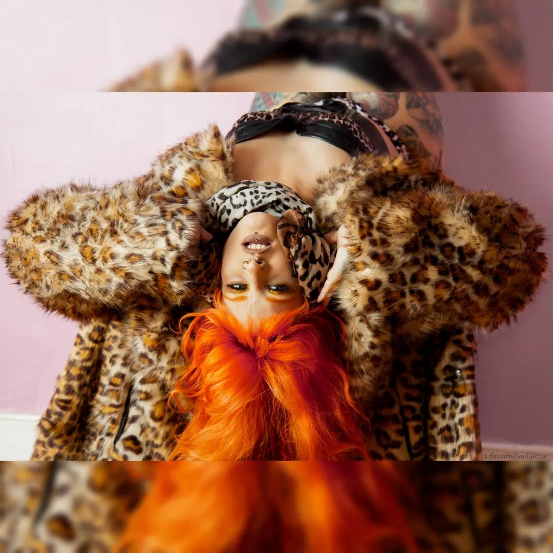 Hear no evil...

Never trust the story from either side, the truth usually falls somewhere in the middle anyway.

#altmodel #glamour #Fashion #fashion #lifewithemilyrose #color #colorphotography #portraitphotography #portraitart #portrait #portriatphotography #highfashion #pinkroom #photographybyemilyrose