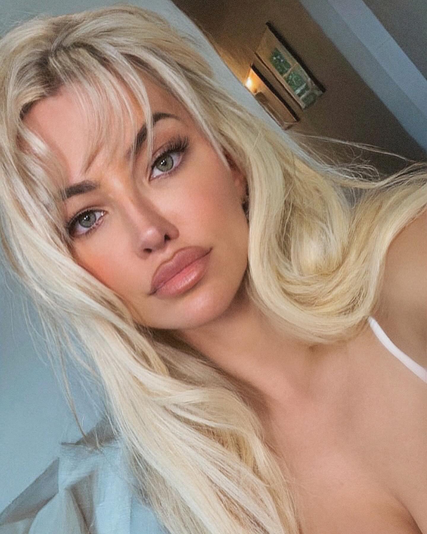 rainy days and fluffy blonde hair 🌧️ gifted by @savagestrandss