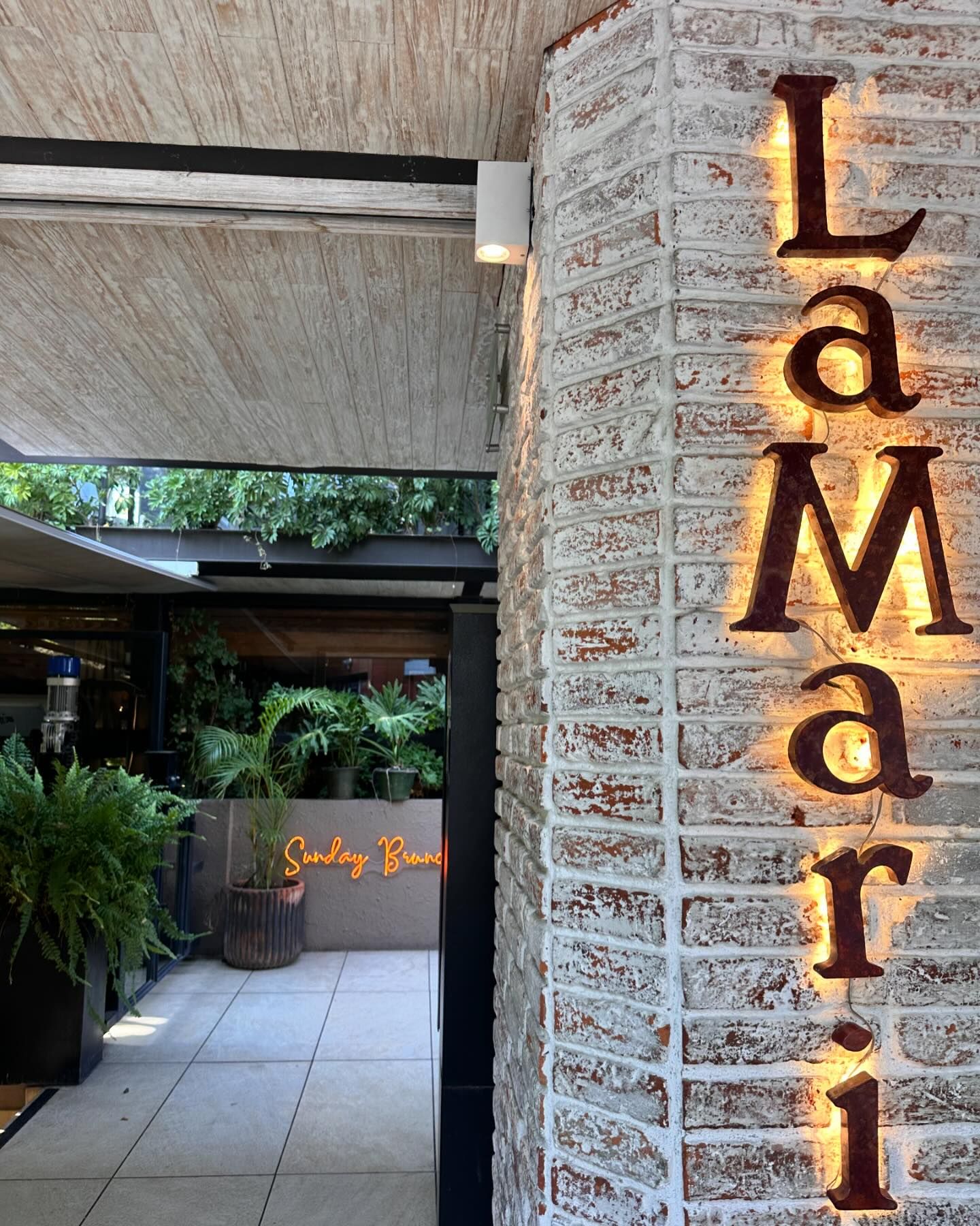 Solo existe lo que se demuestra, lo demás … es viento 🌬️🖤

Me volví fan de este lugar 💫 @lamari.restaurante