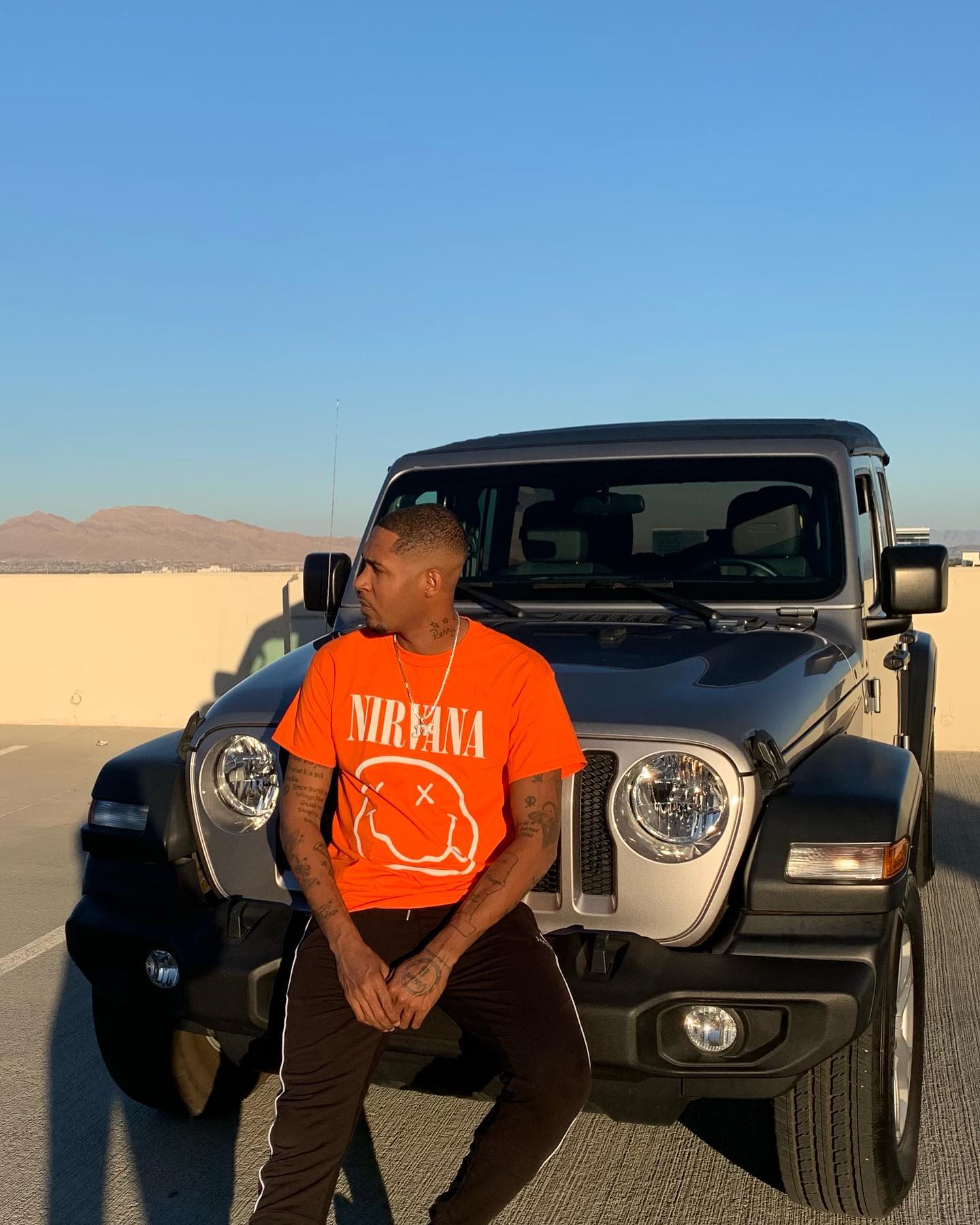 TALK TO ME ON ALL PLATFORMS AT Midnight! Show some support like you support other strangers lol
•
•
•
#jahanx #talktome #handsome #newsong #chill #vibes #weekend #saturday #goodtimes #jeep #bayarea #lasvegas #fit #spotify #applemusic #lookgoodfeelgood