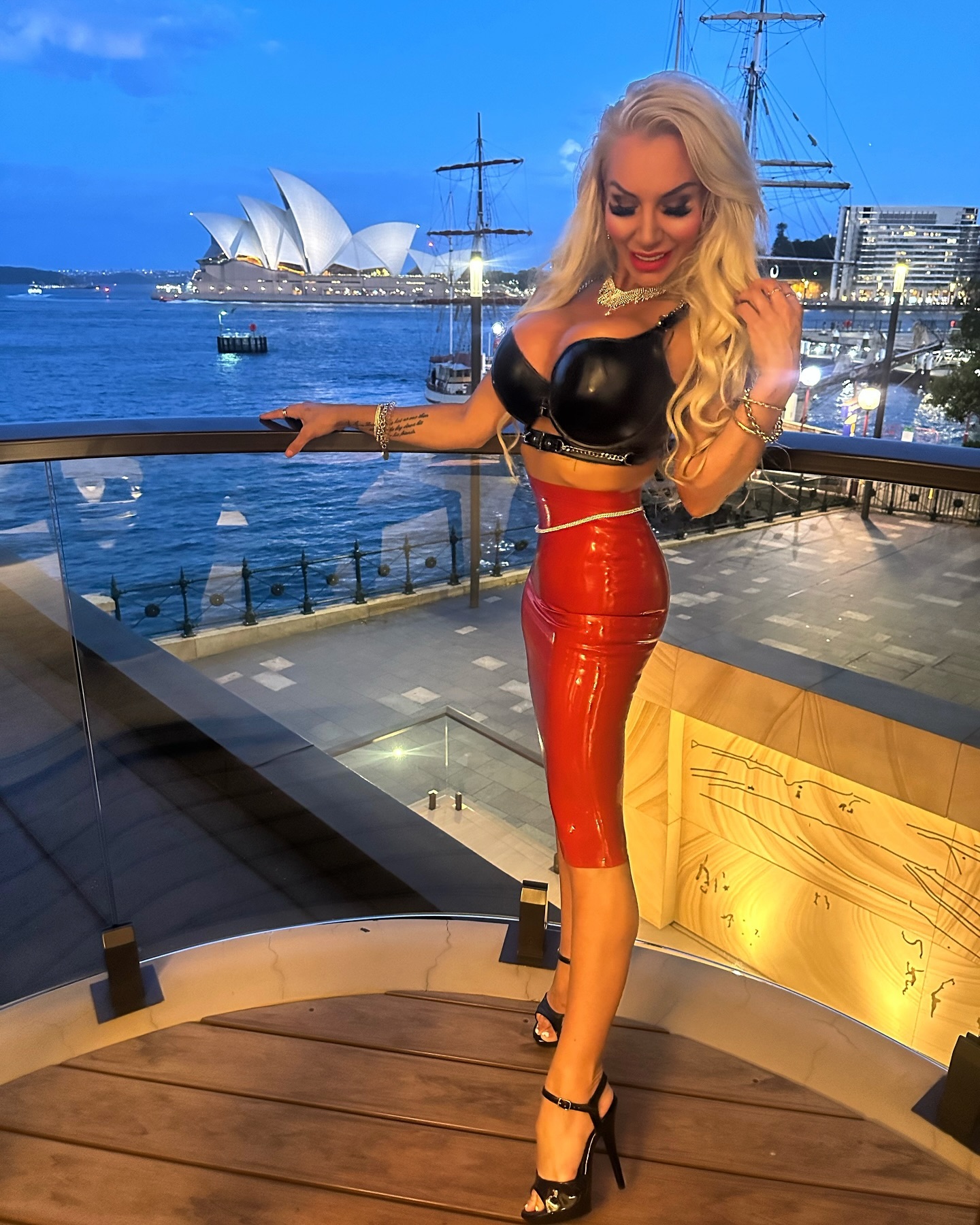 -
Can confirm you can NOT move in latex skirts 🤣 
-
#latex #red #latex #sydney