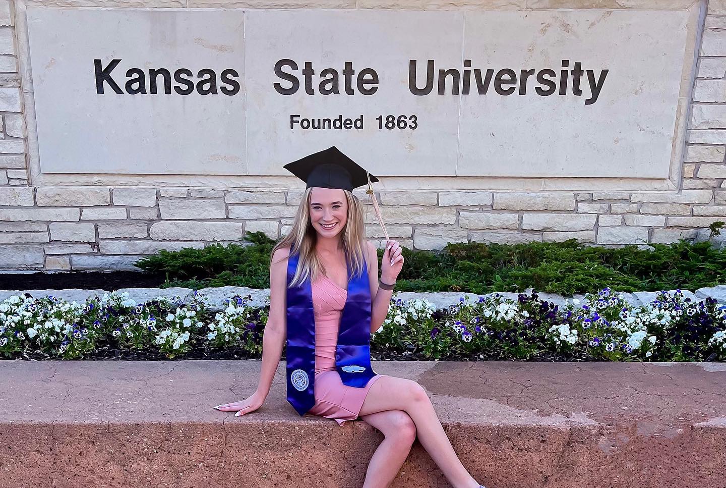I can finally check off having two bachelor degrees from my bucket list 🎓 Accounting & Finance 
Thank you @kstatebusiness and @aggieville for the amazing memories 💜