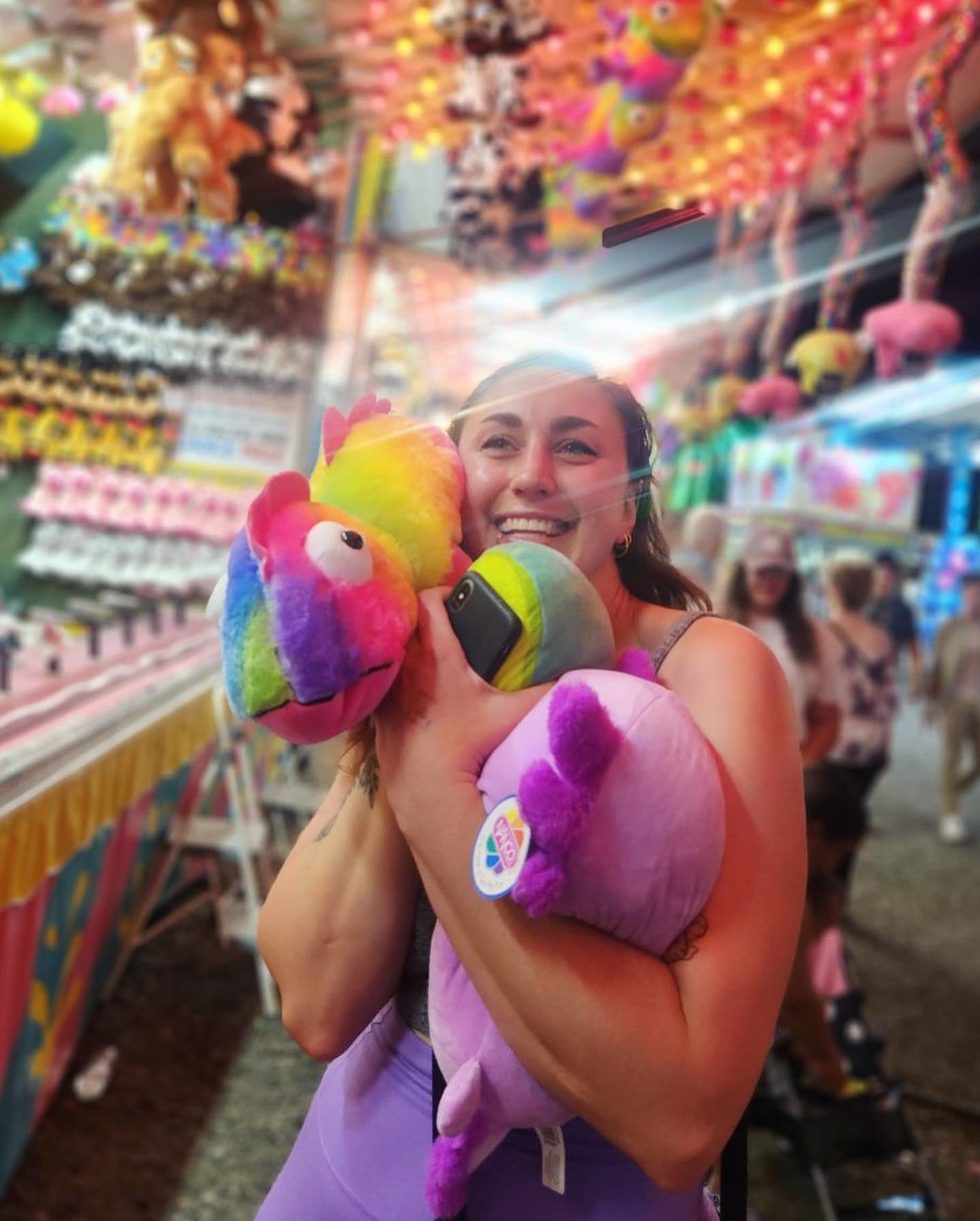 Swipe to collect them all 🦎🥑 
Random kid after watching me annihilate everyone in water gun races: “she’s cheating”
Me: “ur right now keep ur voice down”
#threetimechamp #carnival #carnivalgames #stuffedanimals #plushies #hammontonnj