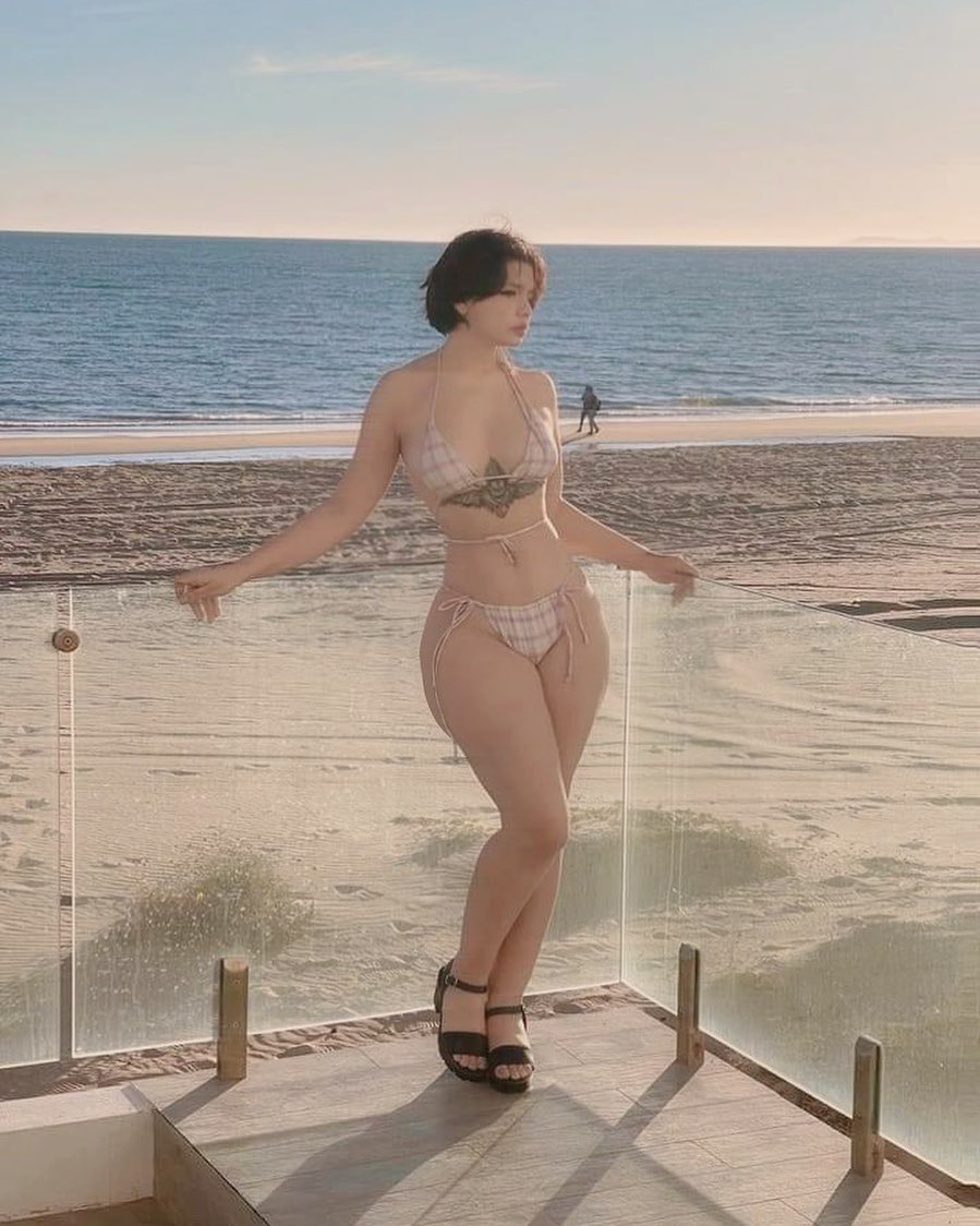 Me llevarías a la playa? 
.
.
.
#bikini #playa #explore