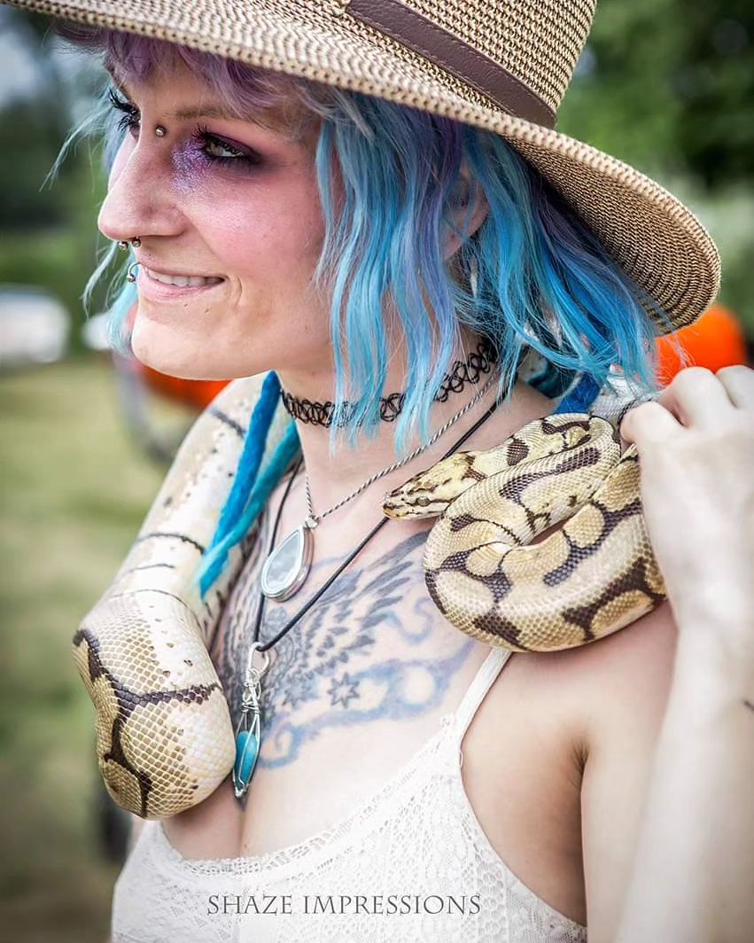 Got to pose with this lovely danger noodle at #photofest7173 2023 🥰🥰
📸: Shaze Impressions 
#photography #model #dangernoodle #serpent #snake🐍