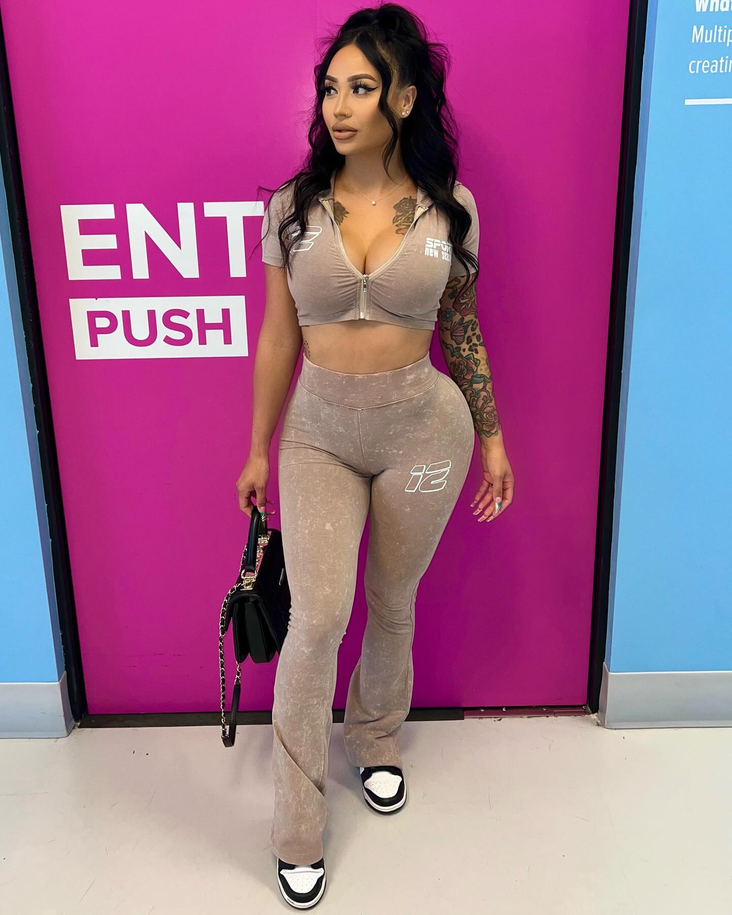‘That Girl’ kind of day💓 @fashionnova 
🔎 Stay Sporty Washed Hoodie 
🔎 Stay Sporty Washed Wide Leg Pant