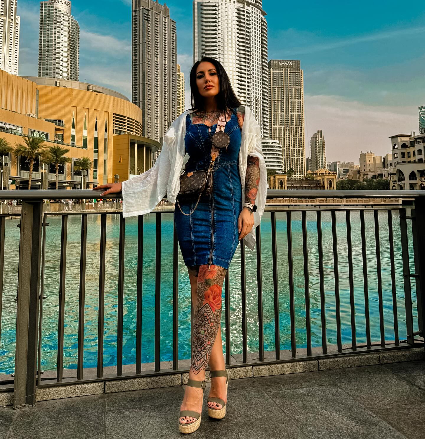 ♥️ Dubai 

What’s your favorite place in Dubai ? 

#dubai #dubaifountain #dubaimall #portz #portrait #port #selfie #jeansdress #inkedgirl #tattooedbabe #inkedup