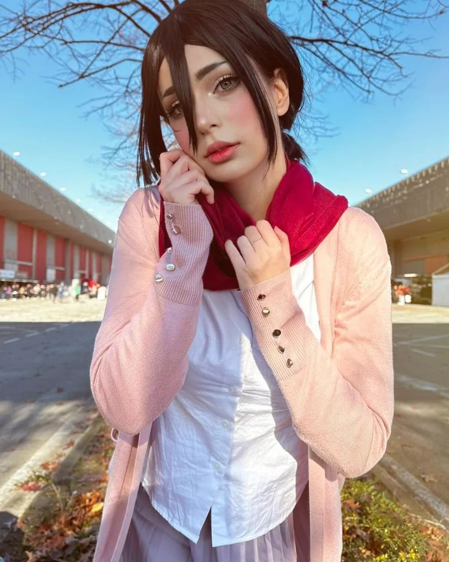 “Farewell” 🧣❤️
New Mikasa post + photo dump since you liked them 👉🏻👈🏻🙈🩷
Let me know in the comments if there's a version of Mikasa you'd like to see me cosplaying! ✨

#mikasacosplay
#mikasaackerman #aot #aotcosplay #attackontitan