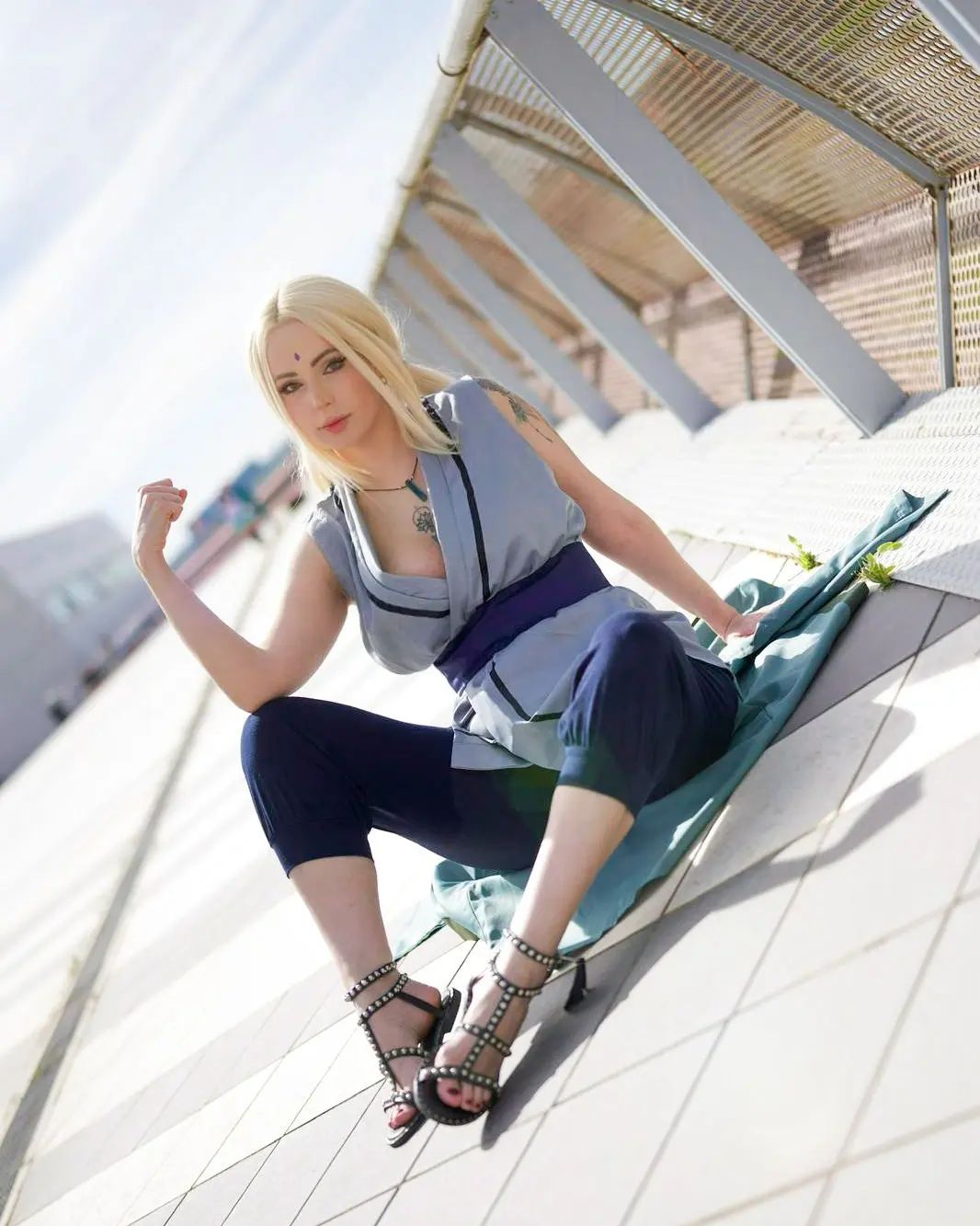«People become stronger because they have things they cannot forget. That's what you call growth.»
—Tsunade 💚
Against all expectations I brought this cosplay to the con and I'm very happy with how it turned out, next time I'll improve it but I'm very happy with the photos taken today! 🥰 
Thank you all for the company and the good time spent together~ 💗🌸

#tsunade #tsunadesenju #tsunadesama #tsunadecosplay #cosplay #naruto #narutocosplay #anime #manga #cosplayer #tsunadecosplay