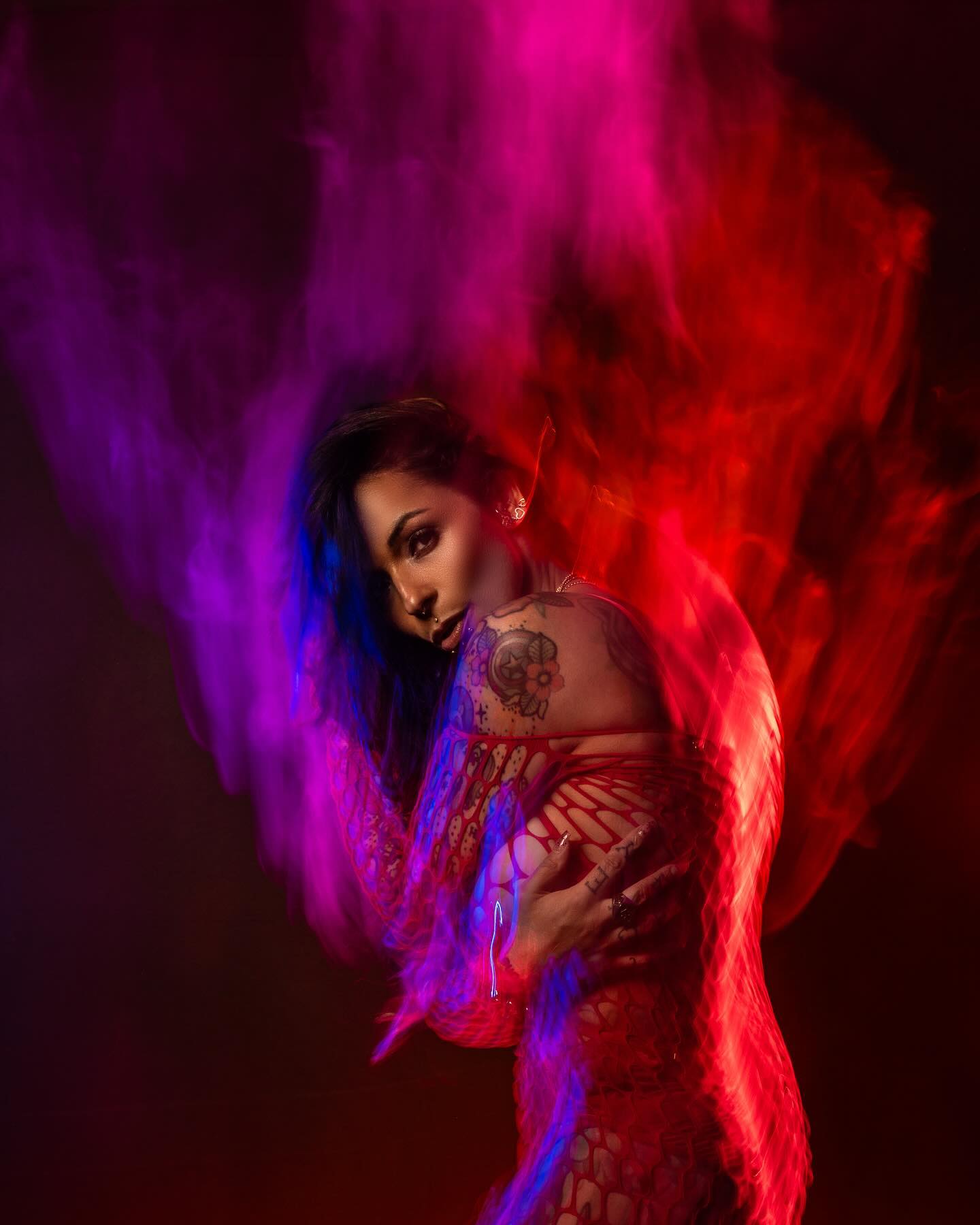 You can’t beat experimenting with photography especially when you get a result that you love!

Shutter drag, some LED’s and a #smokeninja 

If you want to try different stuff on your shoot then send me a DM

Photographer @jodywright_photography @wright_image1 
Model @missblackreign 
Location @old.town.studio