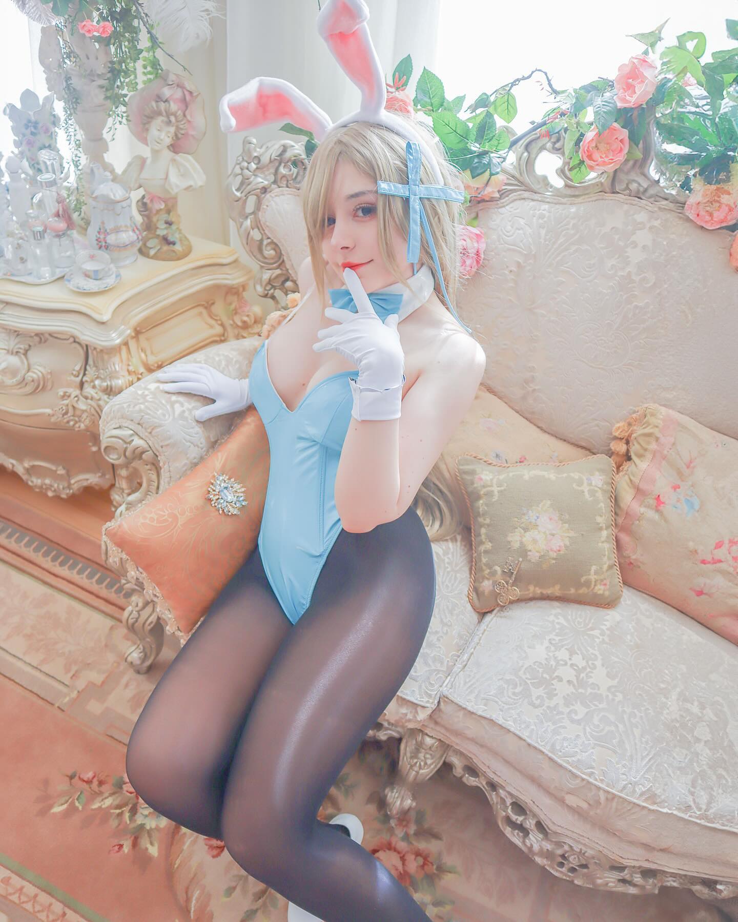 Took a break from concrunching to editing some photos from this amazing location photoshoot this place was next level for real 

Studio: @boutiquephotoloft 

#cosplaygirl #animecosplay #bluearchive #bunnysuit #cosplay #animelife