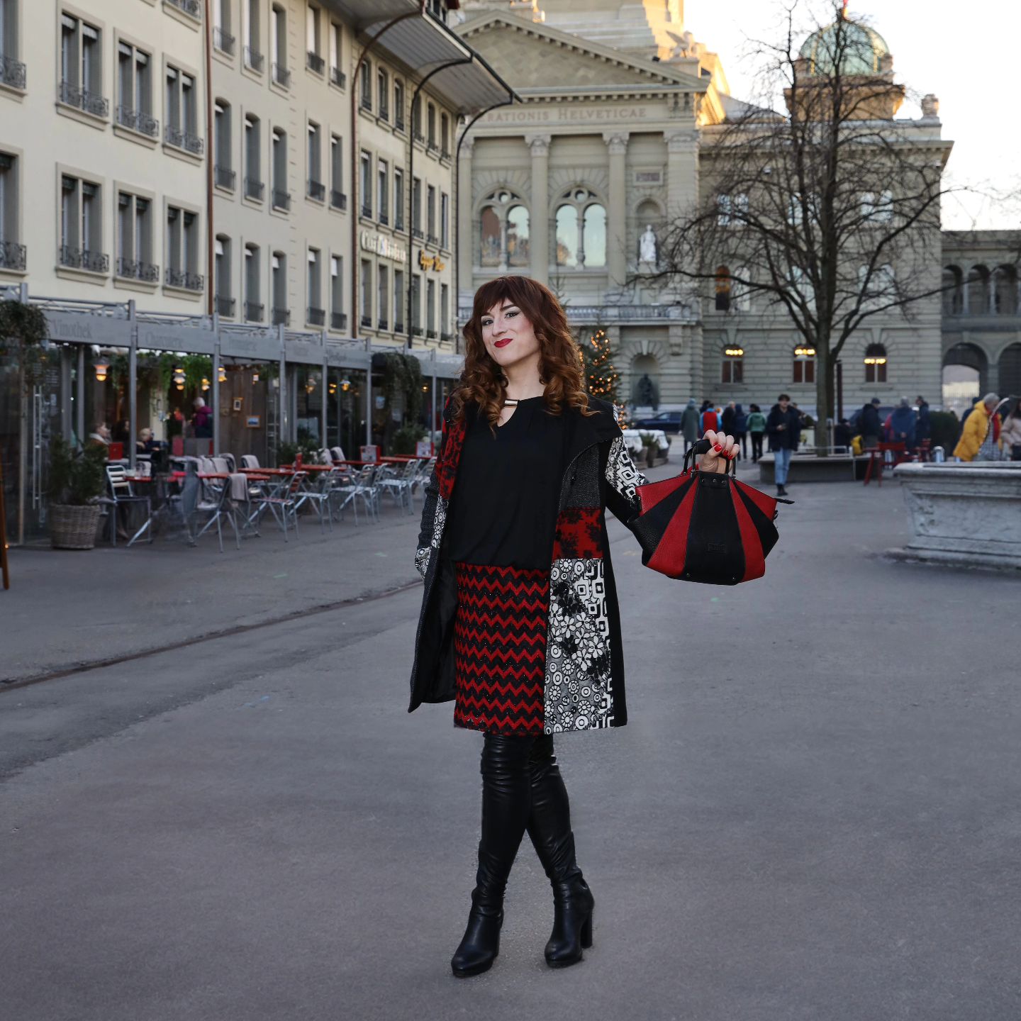 Out and about in Bern 

With @gloria_esch and @queer.room.ch 

#spring #bern #outandabout #crossdresser #crossdress #overknees #style #fashion #transmodel