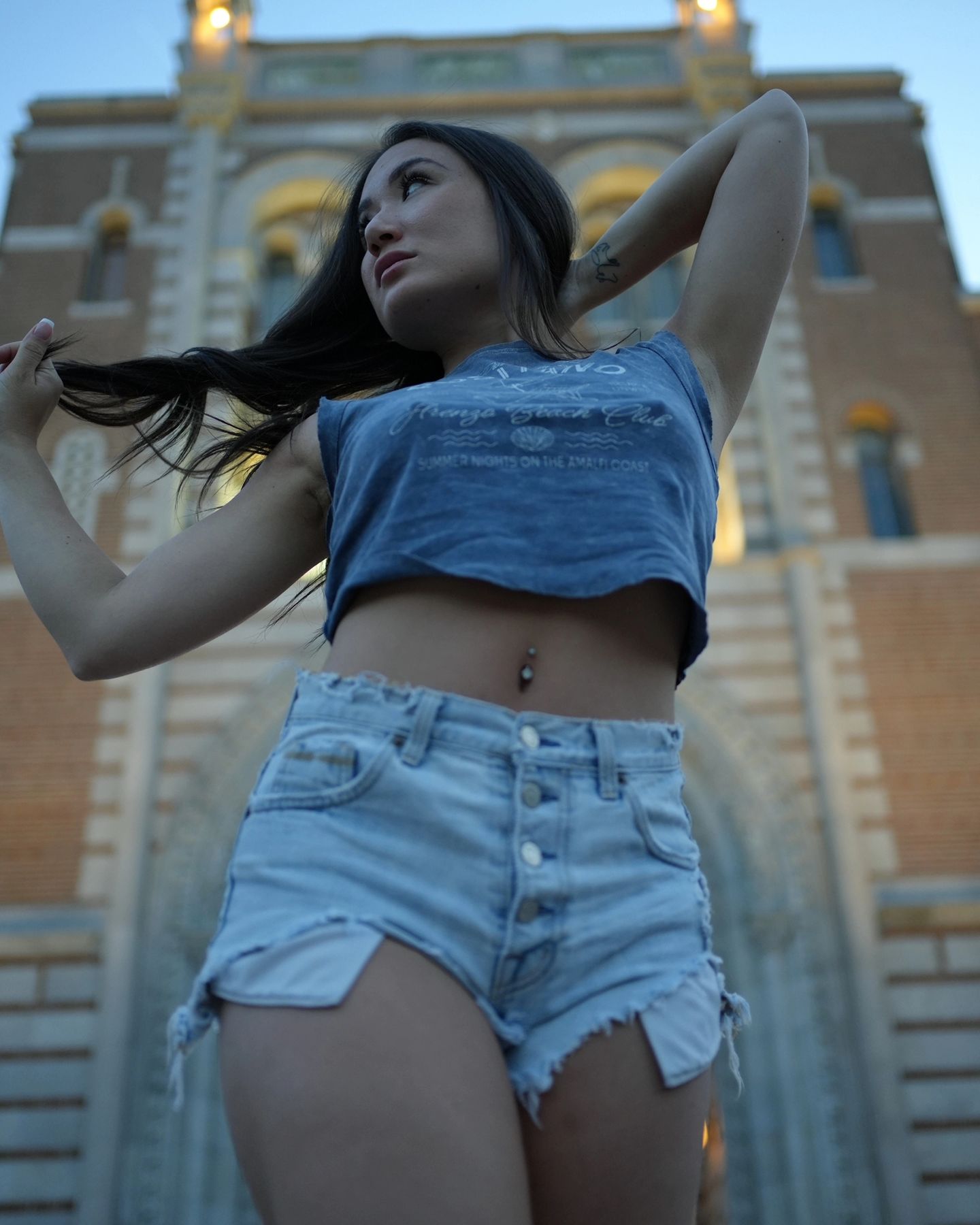 What do you think I'm looking at? 

#croptops #brunette #jeanshorts