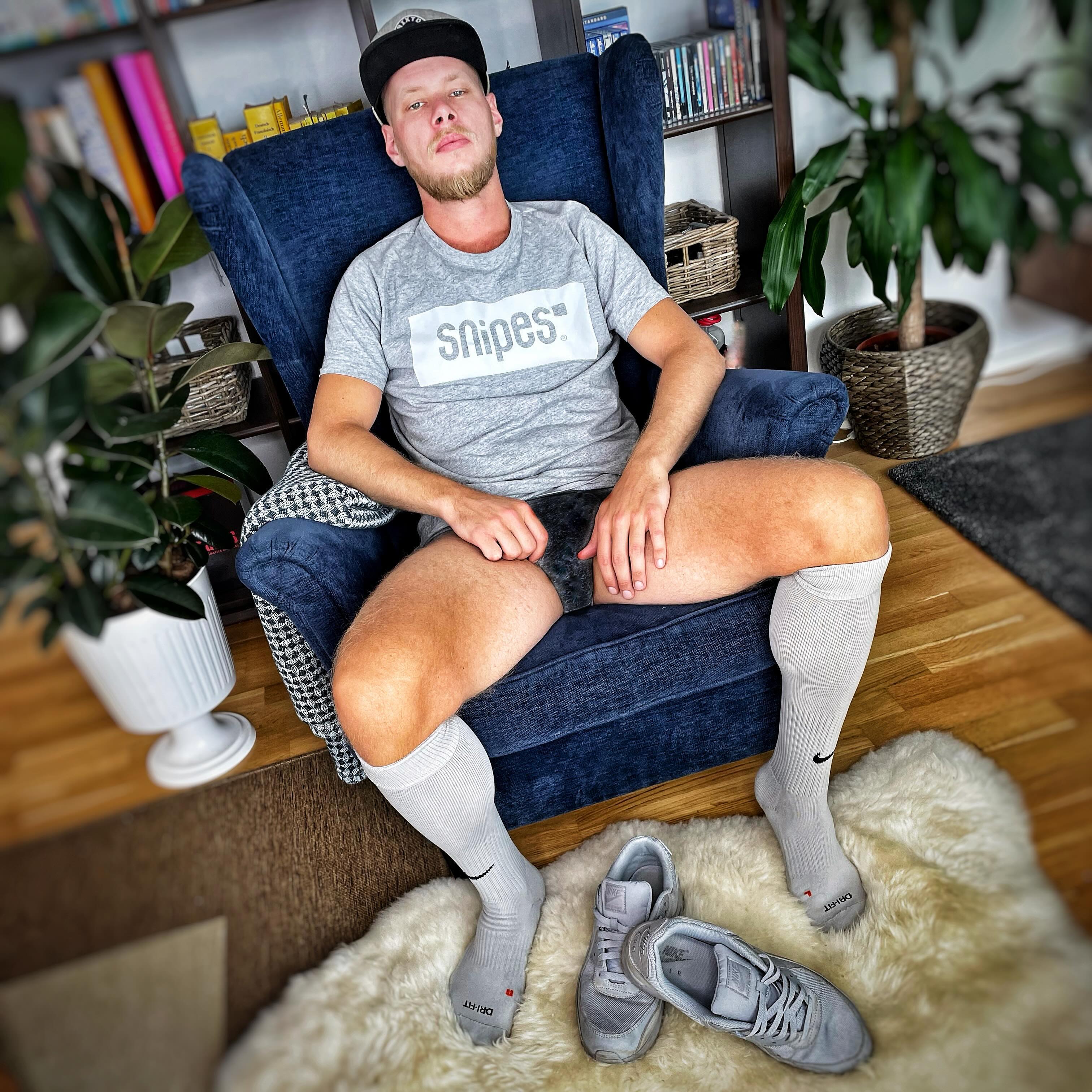 Life can only be understood backwards; but it must be lived forwards (s.k.)

#nikoinn #soccer #soccersocks #grey #underwear #airmax95 #nike