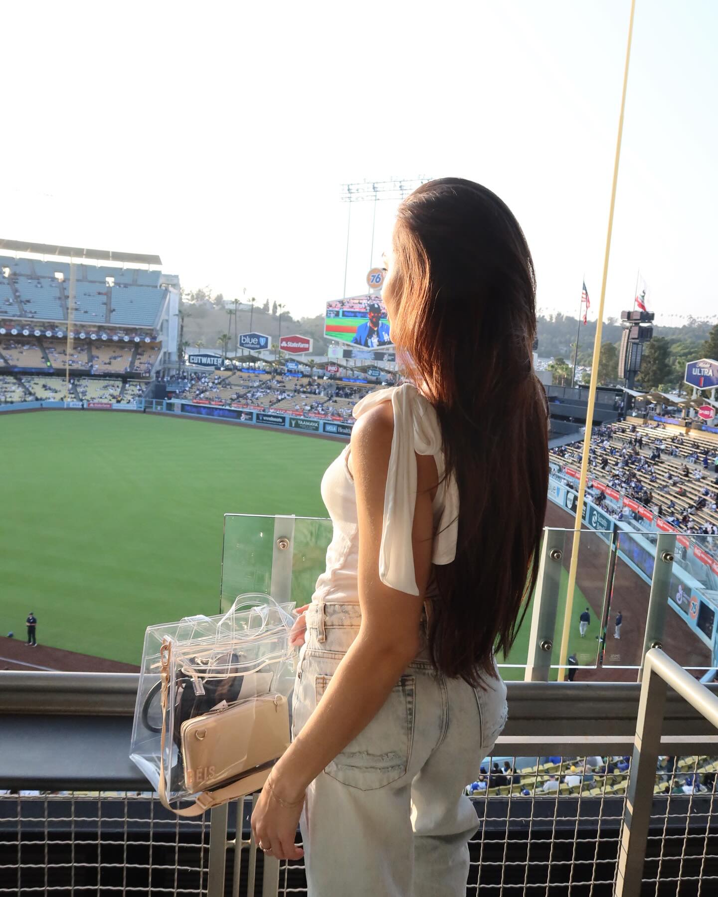 Take me out to the [ @beis ] BALL GAME! ⚾️ if you could bottle up the feeling of summer, this day felt just like that! Celebrating the newest addition, STADIUM TOTE, & a Dodger win 👏🏼🤩✨✨