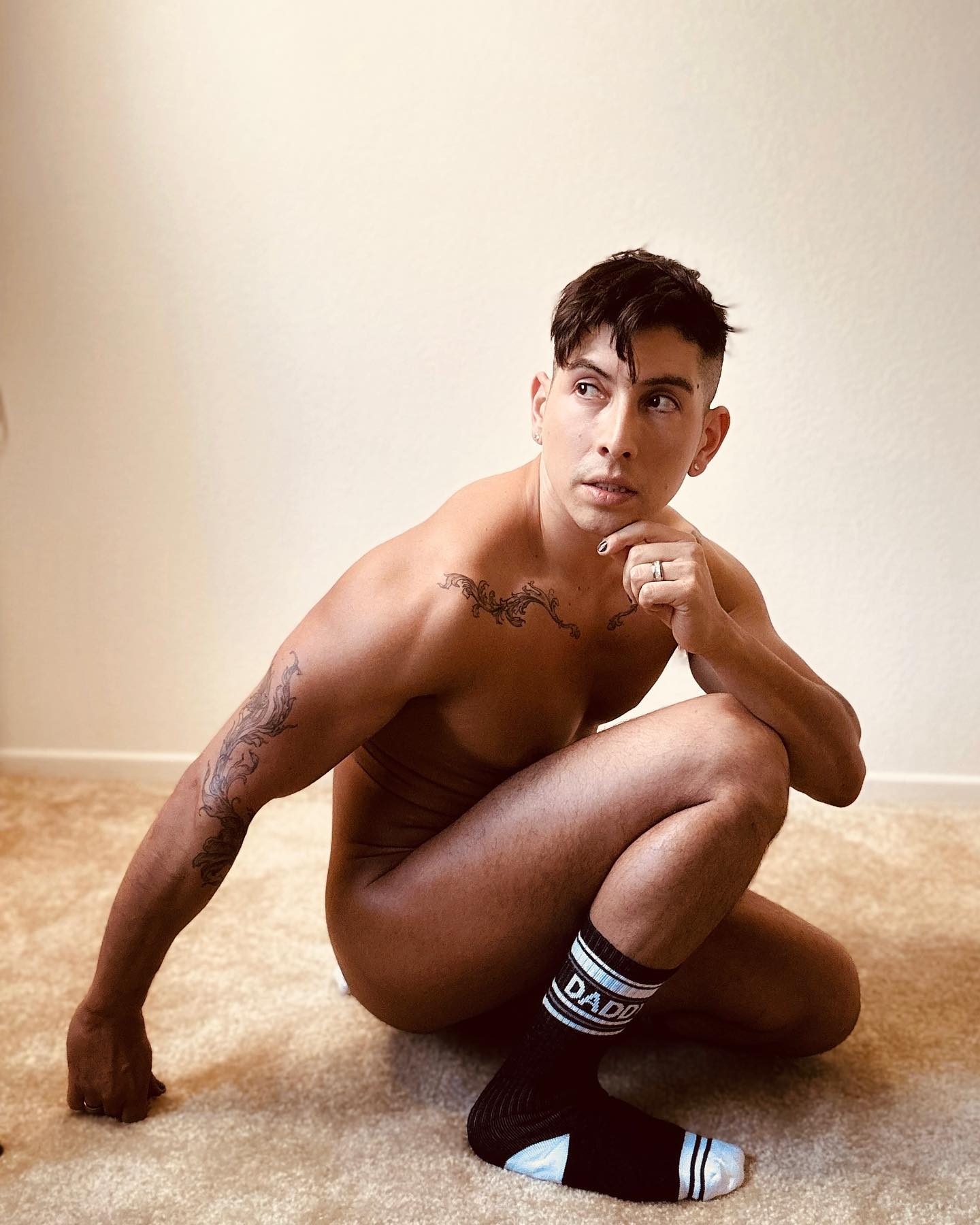 What’s something you’ve always wanted to try? I found that pushing myself out of my comfort zone has led to the most fulfilling experiences of my life. I’ve met the most amazing people and seen the most incredible things because I took a risk. All those experiences shaped who I am today, and I wouldn’t trade it for anything.

#maleformandbeauty #malebudoir #latinomen #sundayinspiration #daddysocks