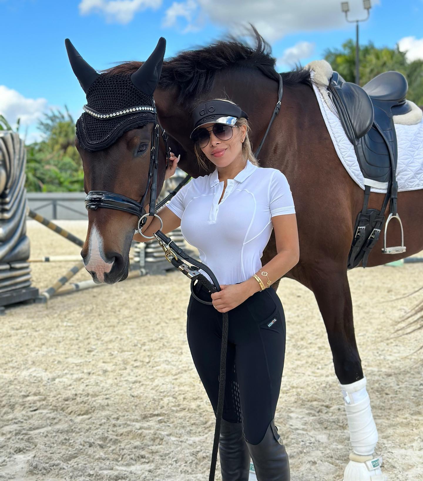 Spending time with this beauty is like being with and angel on earth. 🤍🐎 @nlp.center 
.
.
.
#sergio #love #horse #horseworld #sporthorse #caballos #equestrianlife #lifestyle #bestoftheday #equitation #sport #horsesofinstagram #showjumping #class