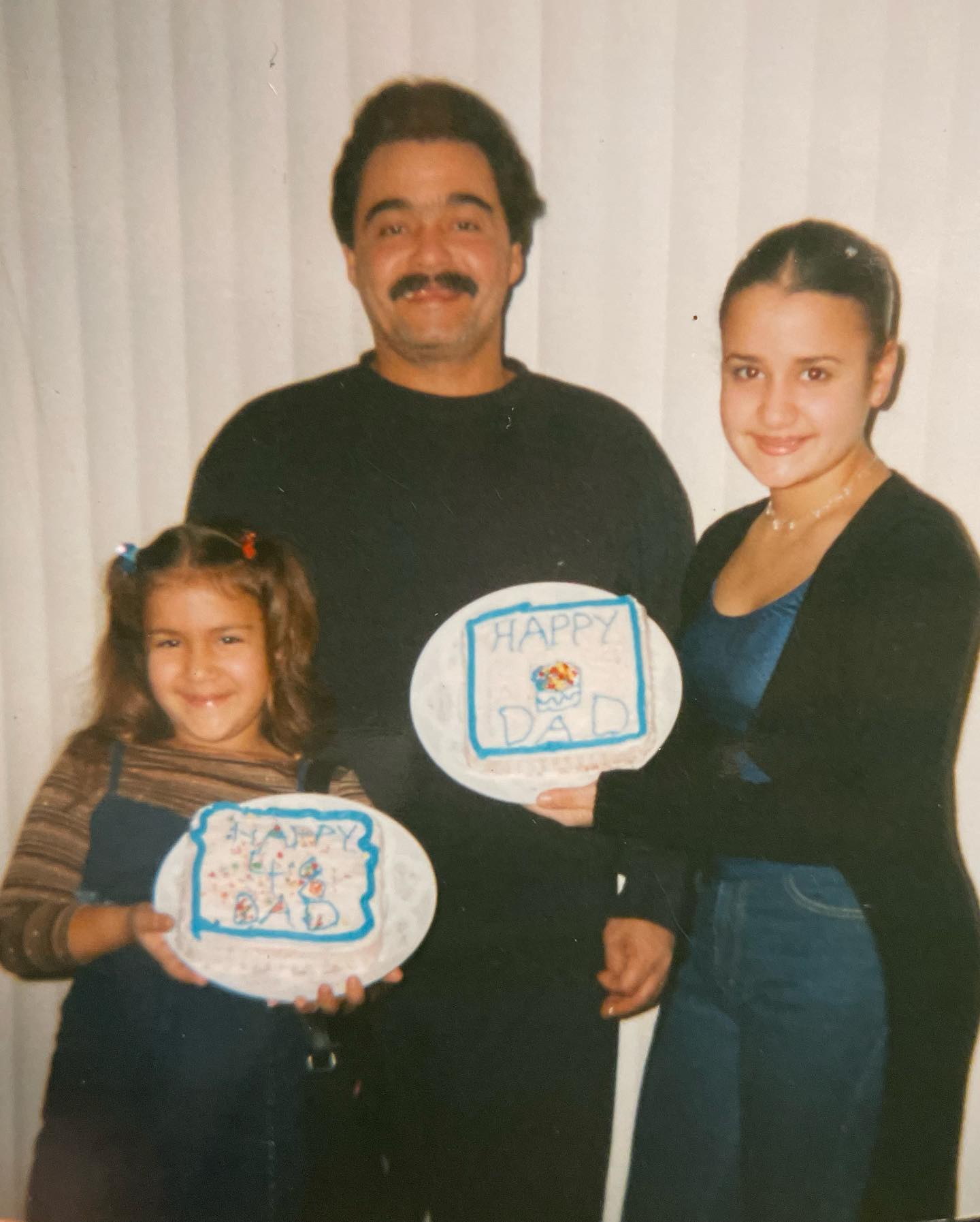 Good bye 20’s; 
Hello 30’s & yes I’m still celebrating idc 🤭🥳💞

I was 10years old in the last picture.

Me, my father & sister 💟☯️☮️
