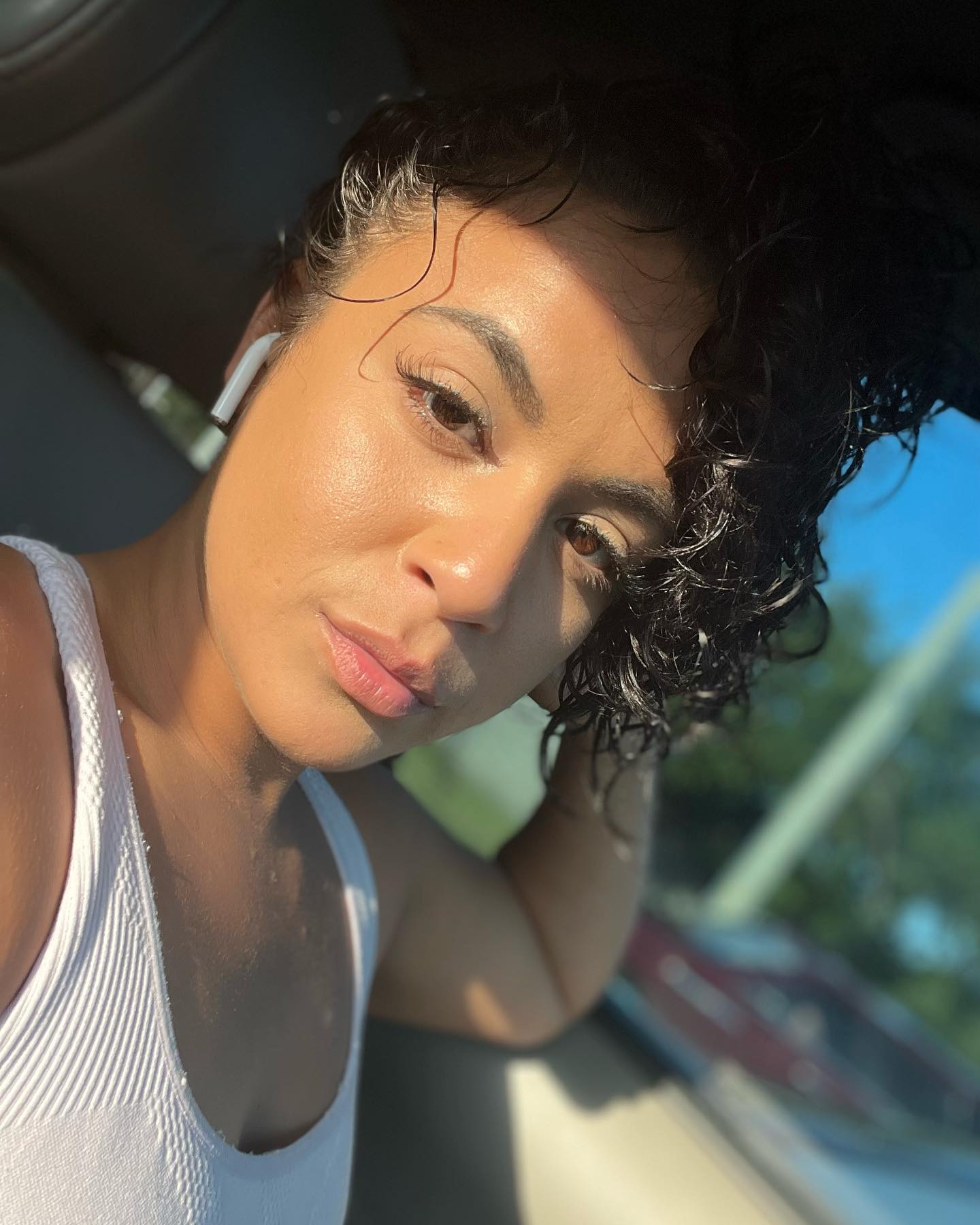 I put make up on yesterday and the sun did me all the justice ☀️✨