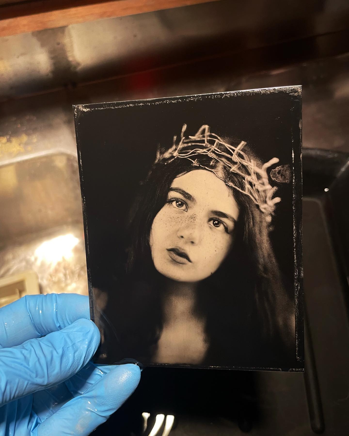More jesus themed wet plate by the one and only @dave_shrimpton for the promo of our new single ‘Save Yourself’ (Aug 31st) 💜
Planning to get the one on 1st slide printed on some new merch.. what do u think? Shall we make some hoodies? Vests? Long sleeves? A bunch of tees again? Lemme know in the comments 💋