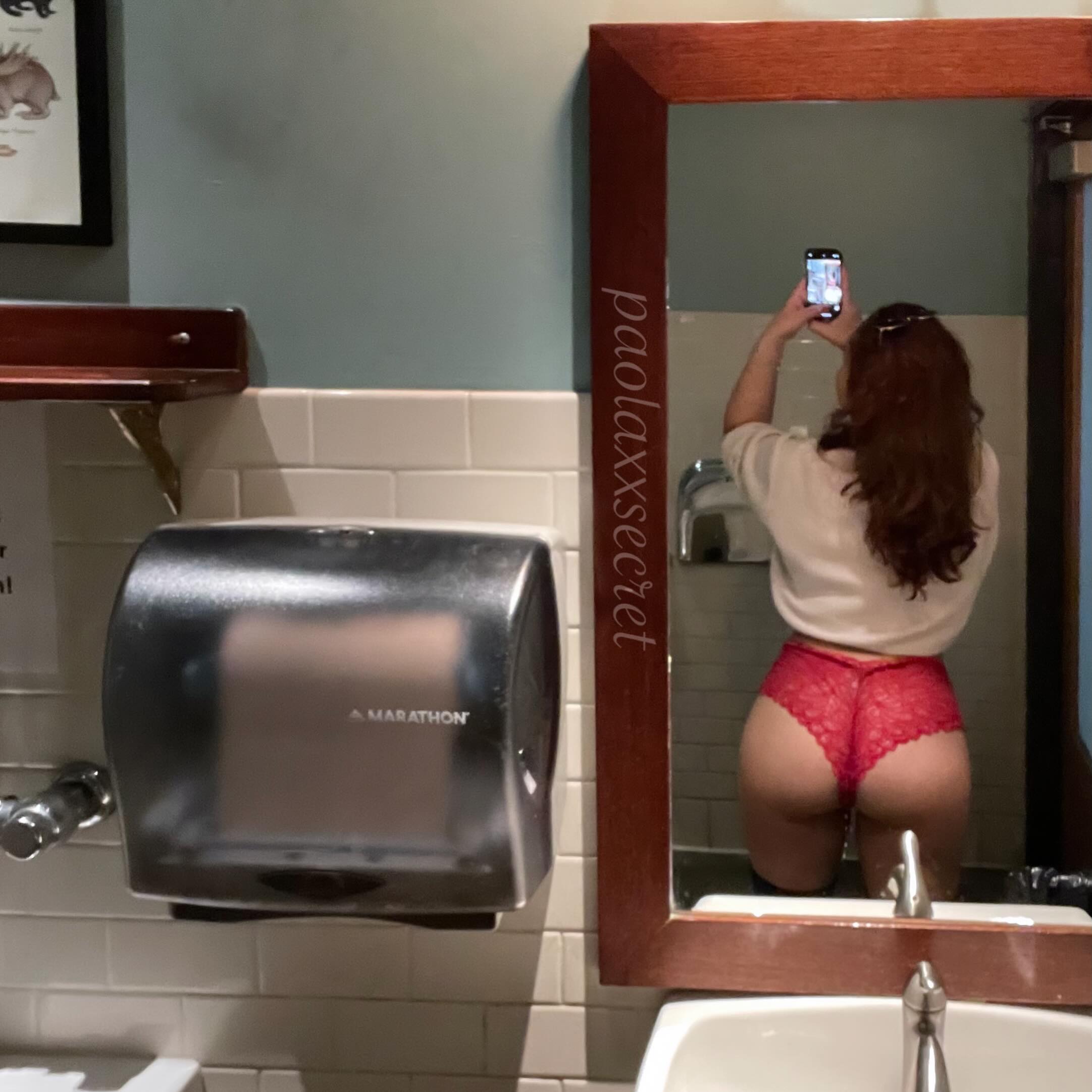 I can’t go to a public bathroom without taking some booty pics 🥴🍑 #trending #love #like #bootygainz #explorepage