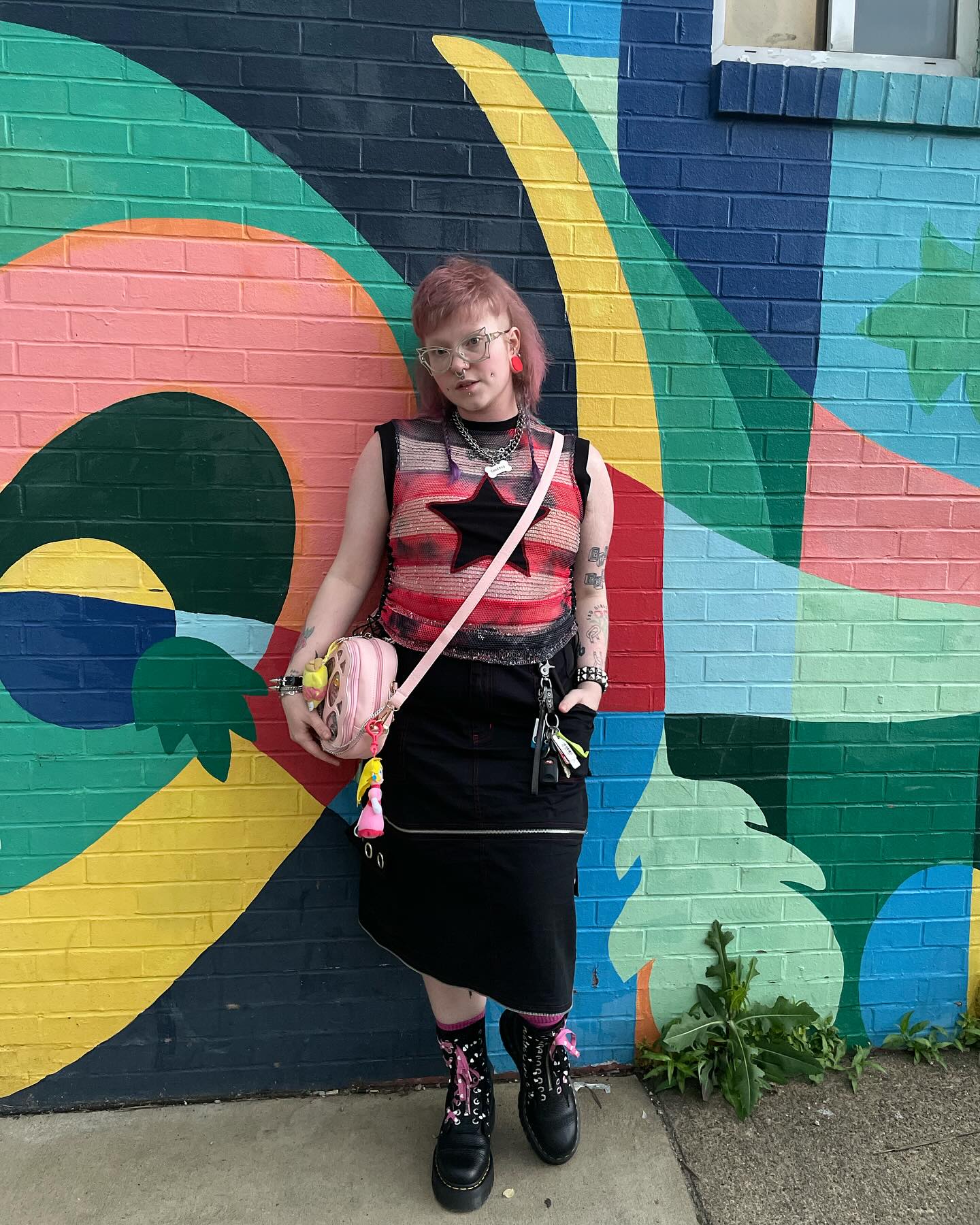 New haircut ✨✨✨ 

Forever hating how BLONDE my natural hair is 😭 but I’m dying it today so!! Stay tuned!! 🫣

Haircut by the lovely @rebelrazorpgh 🖤

Skirt- @hottopic 
Dog tag- @mrsethcorbin 
Bag- @sleepingwolvesart 
Shoes- @drmartensofficial