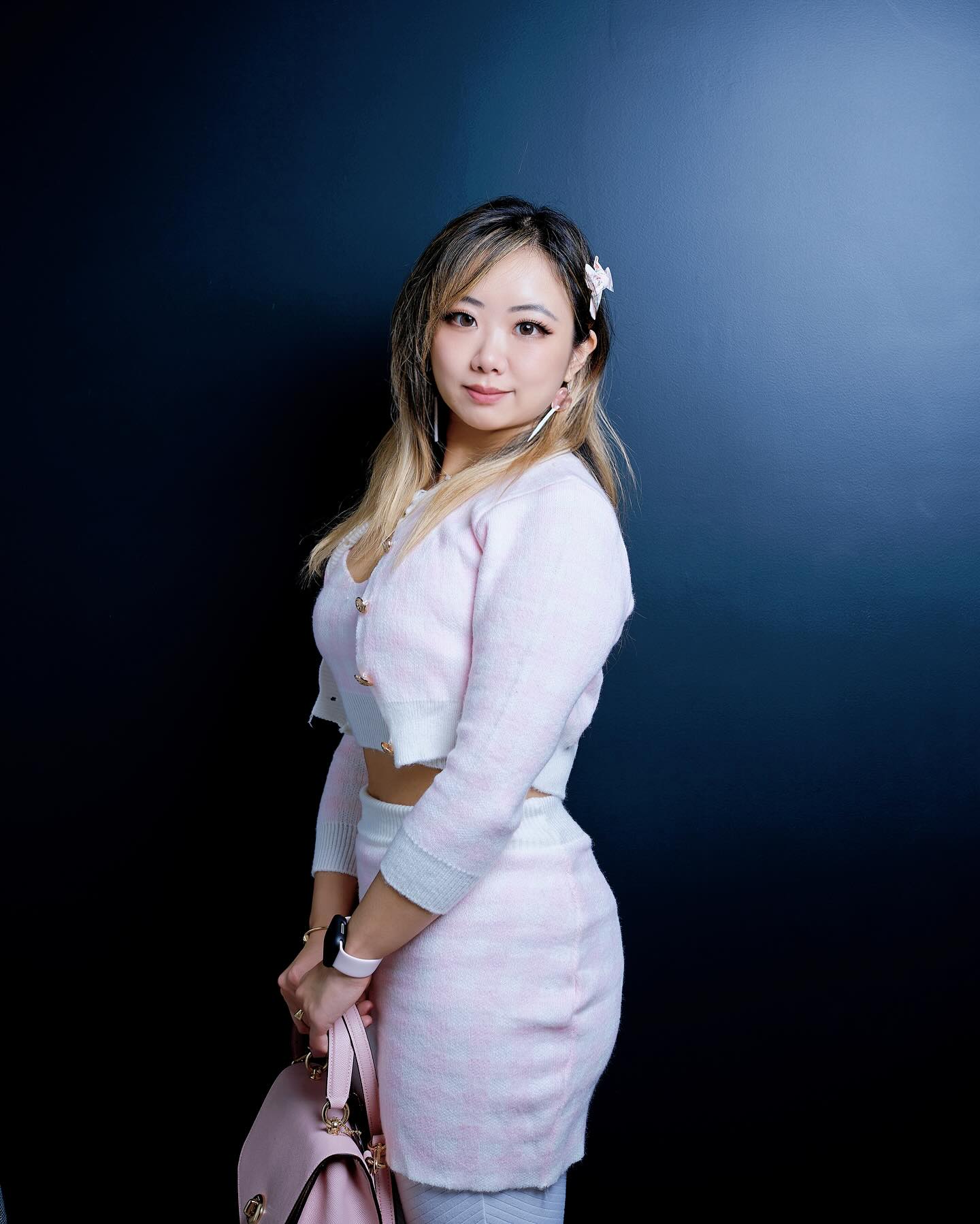 Shirt, cardigan, and skirt are all from @yesstyle 🎀🌸💕
Use my code “3PEARLS” for a discount 🛍️
➡️ Swipe to see all 10 photos! ➡️
📸: @metalhoos
__
#ysofficesiren #yesstyle #yesstyleinfluencers #couponcode #asianfashion #kpop #thinkpink #kawaii #nycmodel #asianmodelgirls #officesiren #pinkfashion #pastelaesthetic @yesstyleinfluencers