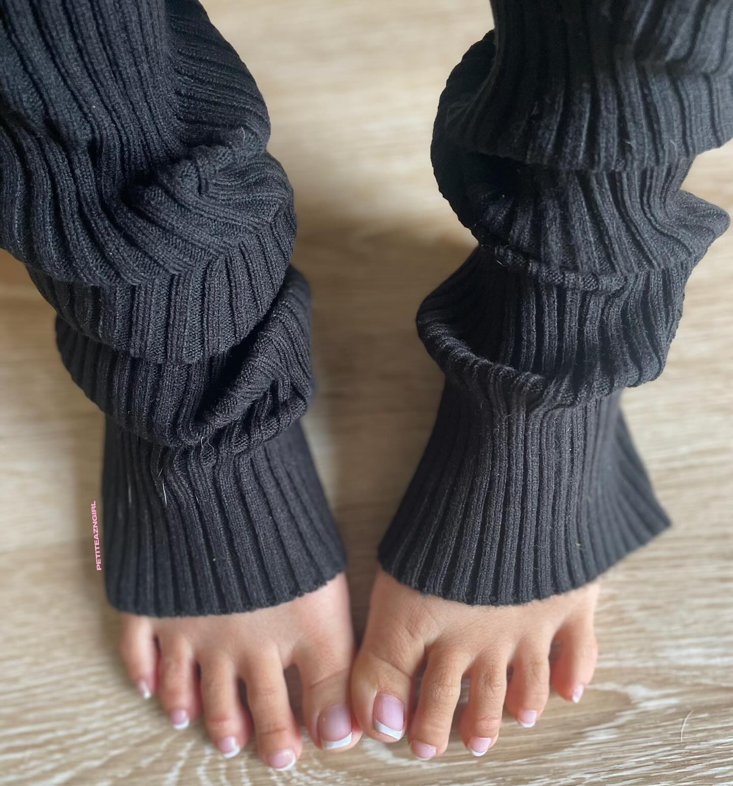Hi everyone! ☺️ Took a little break from IG but your favorite tiny Asian is back. Did ya miss me? 😘

#beautifulfeetofig #beautifulfeets #asianfeet #asianfeetfetish #toelover #solelover #scrunchedsoles #solesandtoes #solesfeet #toeringfetish #feetgram #feetpic #anklets #higharches #longtoes #ticklish #ticklefeet #tickleasianfeet  #ticklishfeet #legwarmers #frenchtips