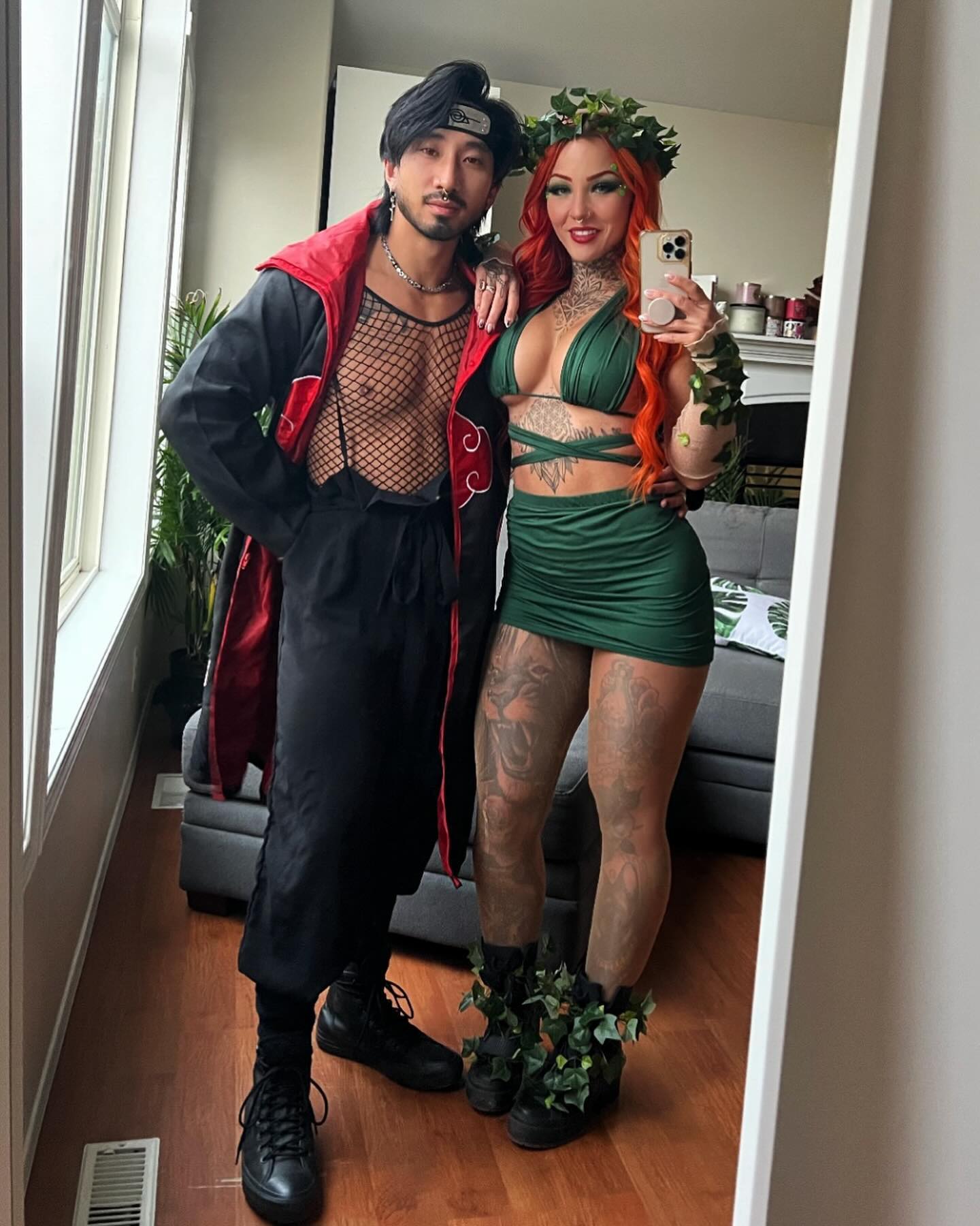 Itachi x Poison Ivy. Why does it kind of make sense though 😏 
#costumeparty #itachicosplay #poisonivycosplay #cosplaycouple
