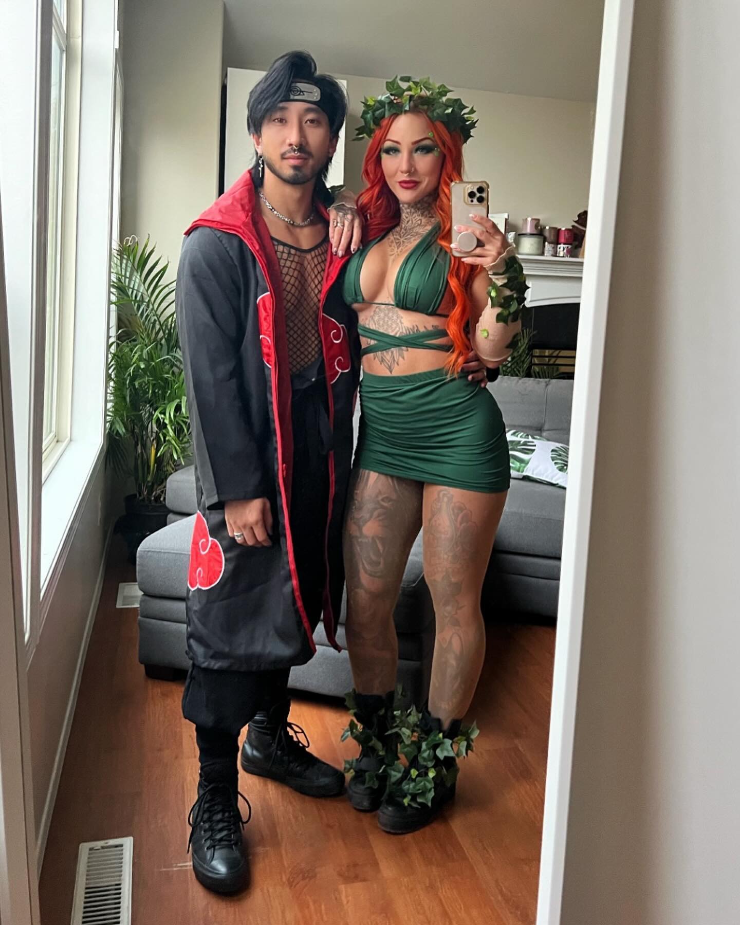 Itachi x Poison Ivy. Why does it kind of make sense though 😏 
#costumeparty #itachicosplay #poisonivycosplay #cosplaycouple