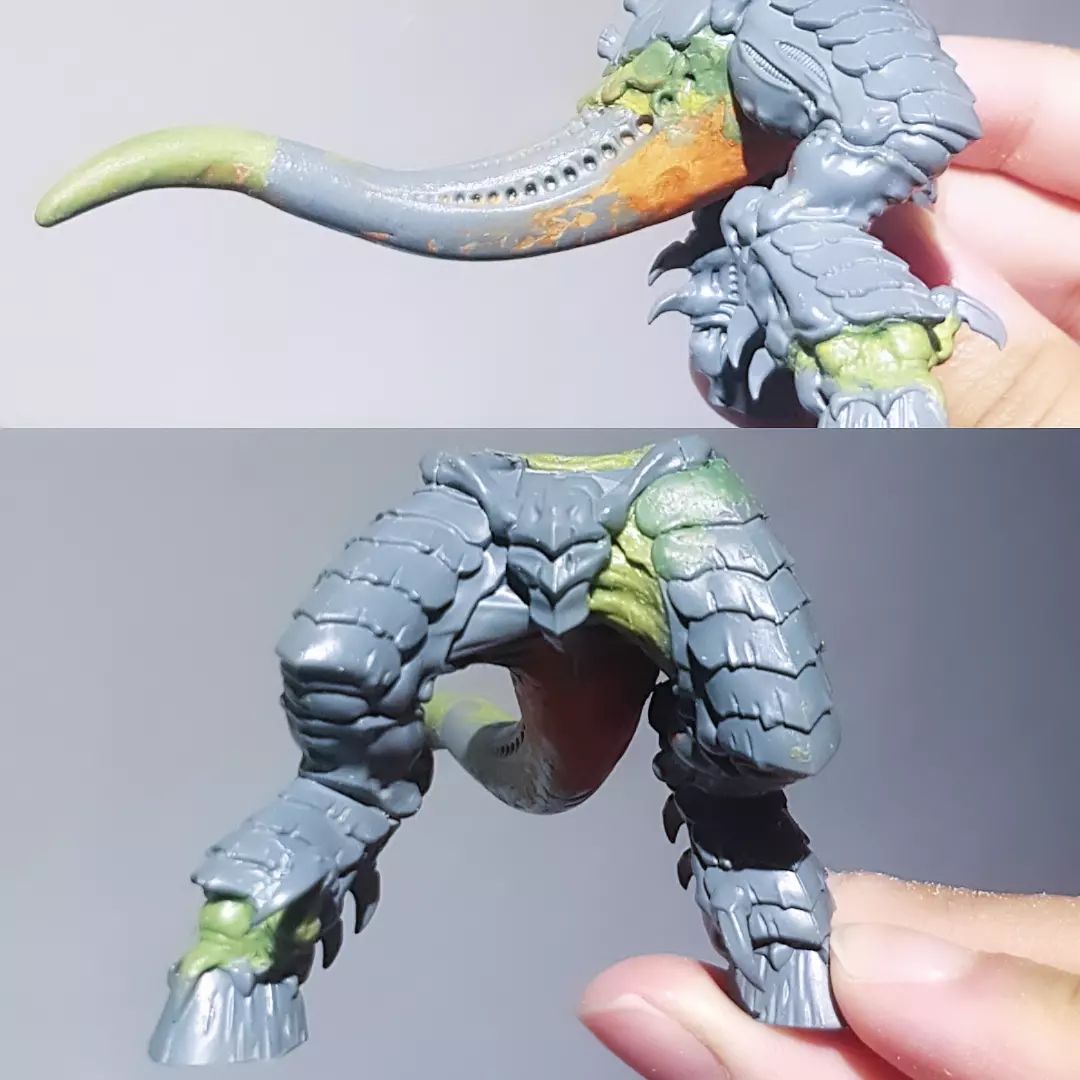 I'll be honest. I'm so happy now these legs and tail turned out for my Old one eye!

#warhammercommunity #tyranid #conversion #carnifex #oldoneeye40k #greenstuff