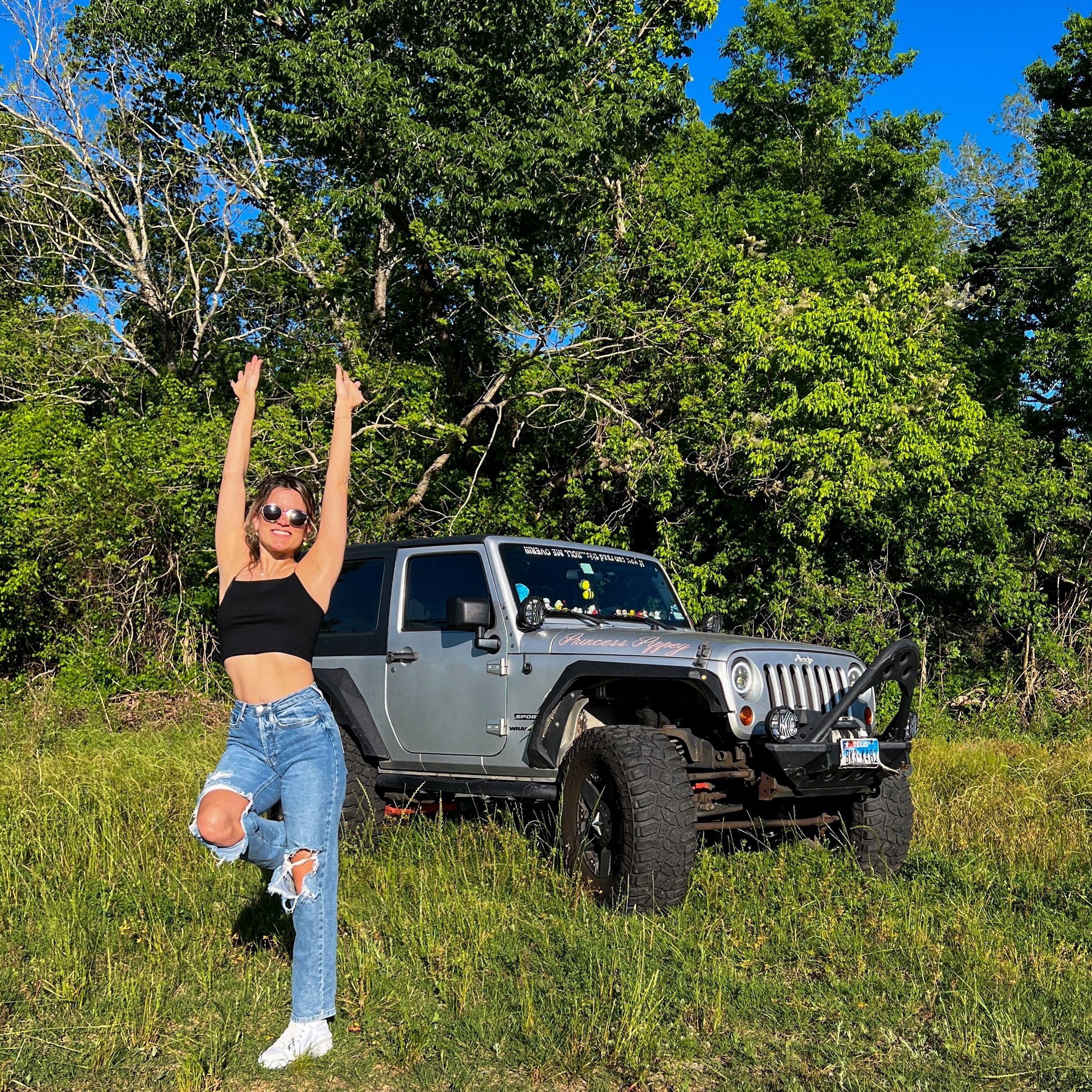 Happy Monday, yall! ☀️ 

#Jeepgirl #jeeplife #jeepjk #wrangler #jeepwrangler #mallcrawler #jeepgirlsdoitbetter #adventure #houstonjeeps #jeepgirlslikeitdirty #2doorjeep #jeepbabe #jeep #jeepgirlgang #jeepgirlsrock