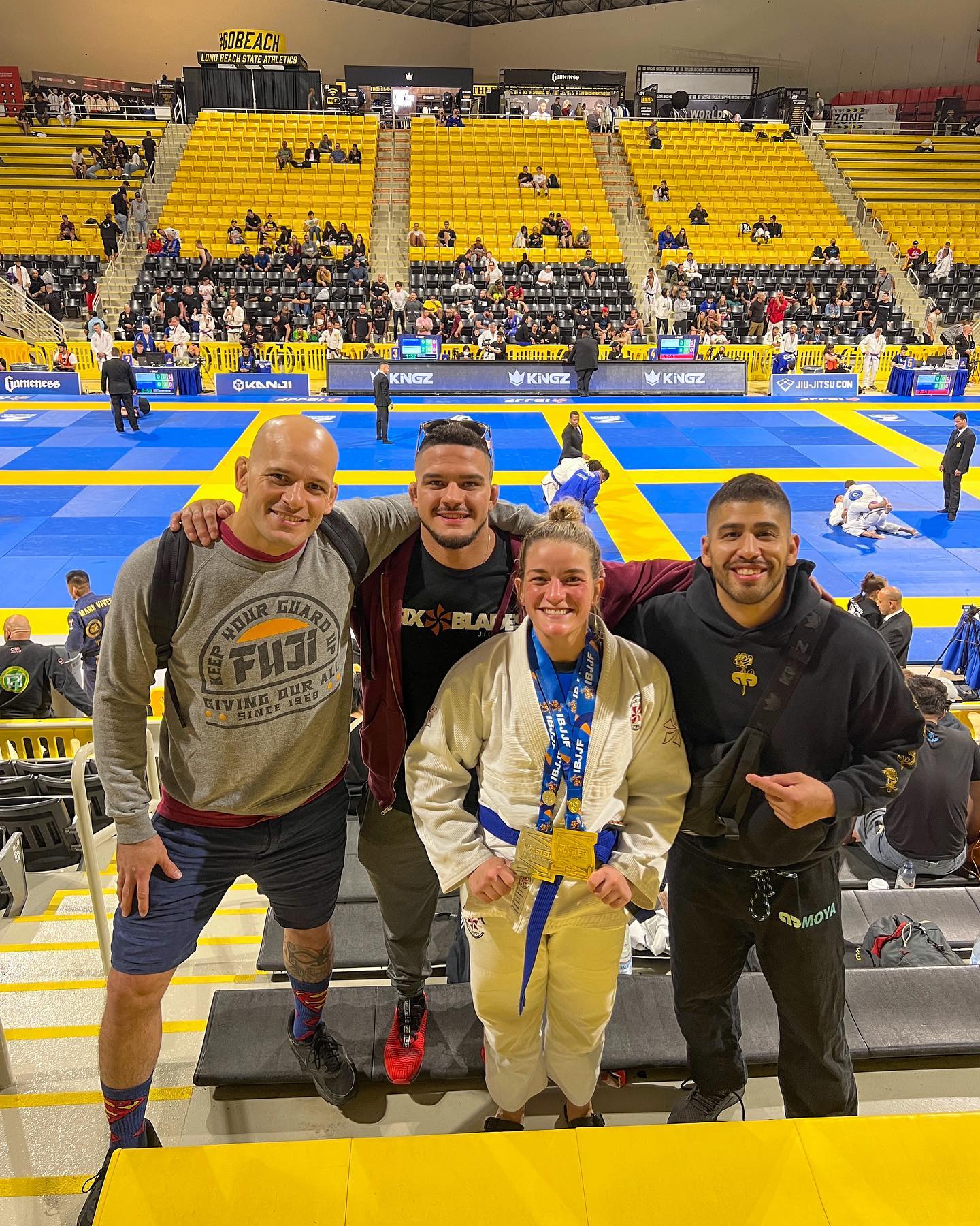 Master international recap—well there was no one in my division. I had two matches in open class, I won one and lost one. I am very happy and proud of myself. All I wanted was to do better than my last performance. 

Yesterday was the first time I felt comfortable and confident competing in the gi. I stepped on the mat and trusted my jiu jitsu. Obviously, there are things to work. But for now, I will rest and recover for The World Championship tomorrow. 🤙🏻🤙🏻
.
.
. #sixblades #jiujitsugirl #jiujitsugirls #bjj #bjjgirl #bjjgirls #chickswhofight #fusionhunnies #jiujitsusaveslives #walterpyramid #longbeach #losangeles