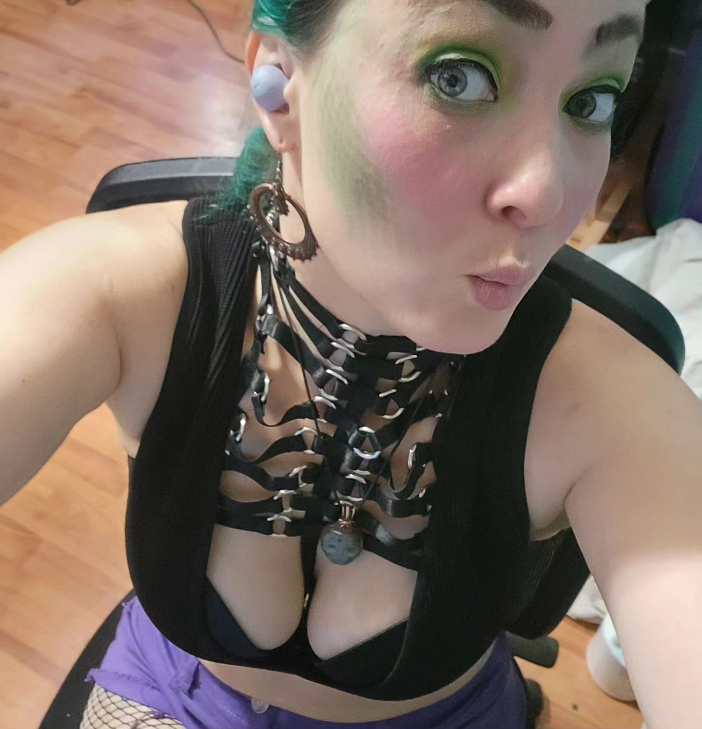 About to play #d&d all day with some friends. My character is a lizard necromancer. Do I look the part?
.
.
.
.
#altgirl #altgirlsofig #altgirlof #onlyfanslinkinbio #onlyfanzgirl #onlyfansmodel #onlyfansnewbie #ofgirls #onlyfansfree #onlyfanz