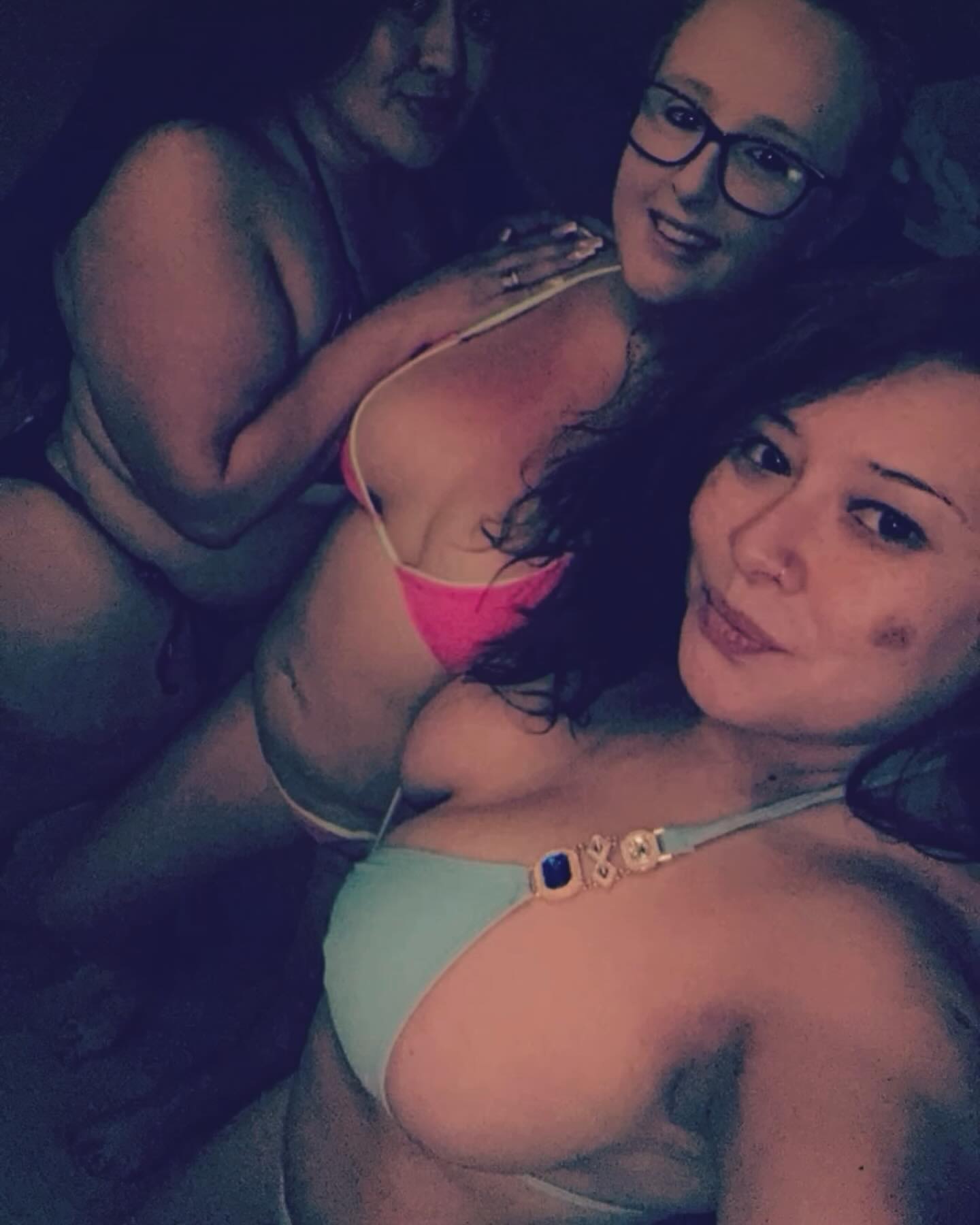 Had fun with my girls. Can’t wait for the pool parties this summer 💋🔥