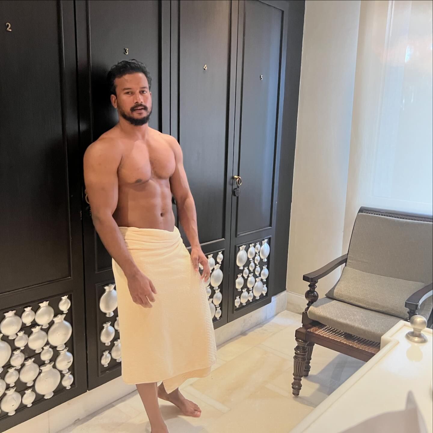 Too Hot Today Is 🥵🥵 Just Done shower 🙈😍✨
.
.
.
.
.
@raj.amen #fitnessmodel #lifestyle #fashionmodel #bold #shoot #naturephotography #indianmen #towel #oftheday