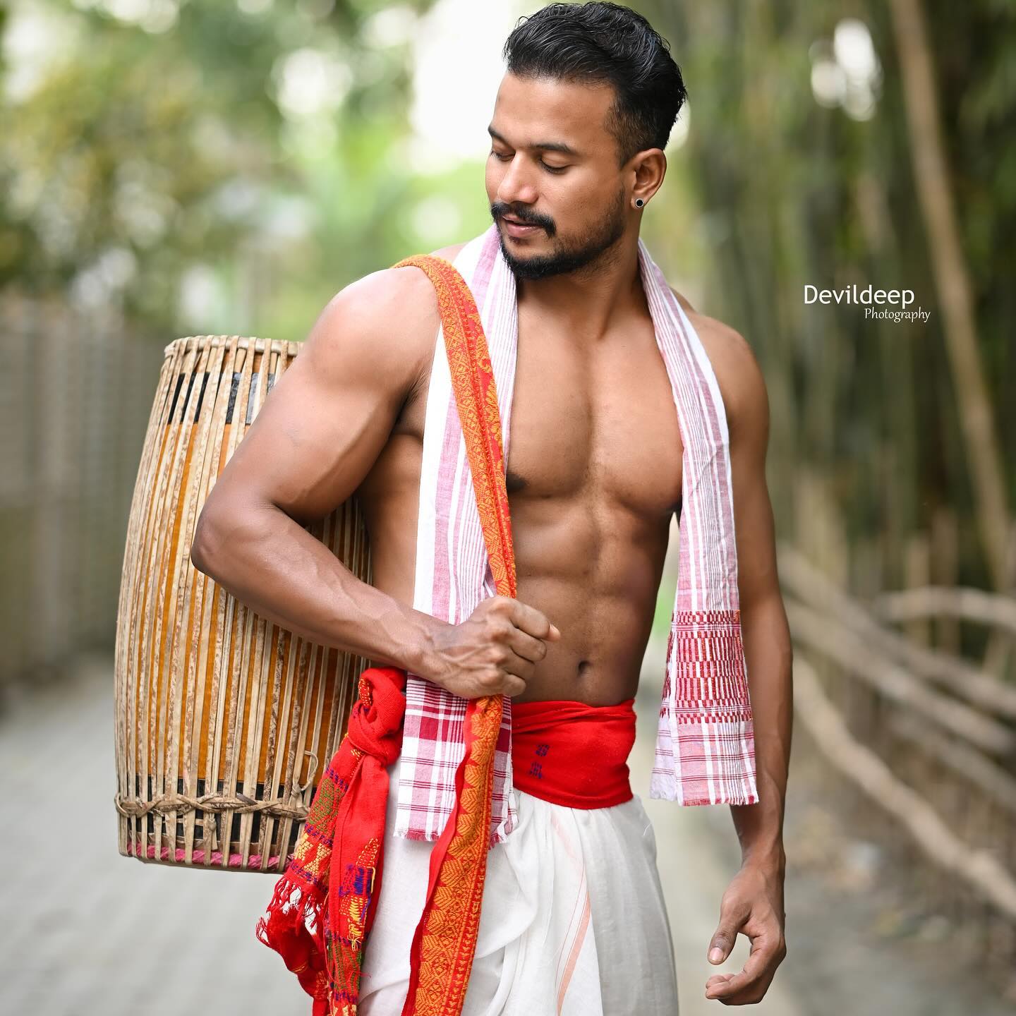 Your Happiness Is Your Own Responsibility 💫
.
.
.
.
.
@raj.amen #bihu #dress #assam #traditional #look #assamis #handsome #boys