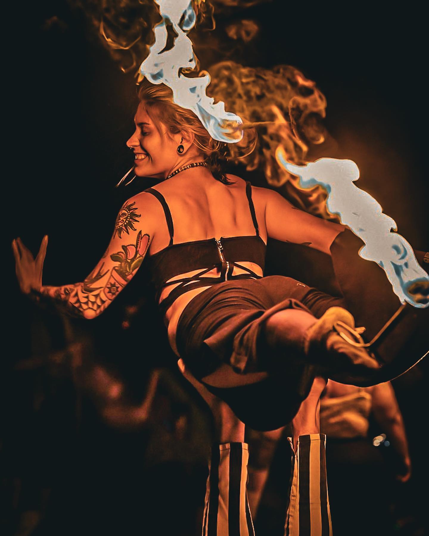 let it flow 🔥

#fireperformer #acroyoga #fireacro #circusarts #circus