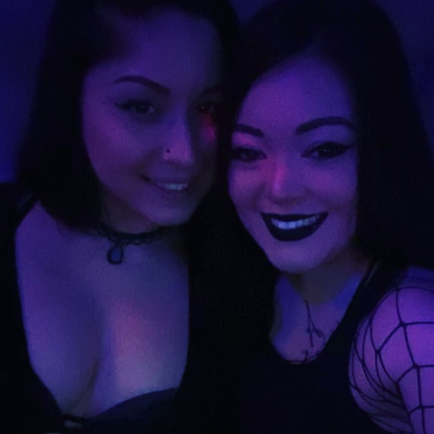 My bff is here today to have a spooky sexy Friday with me at @mermaidsvb2! Come party with us 👻