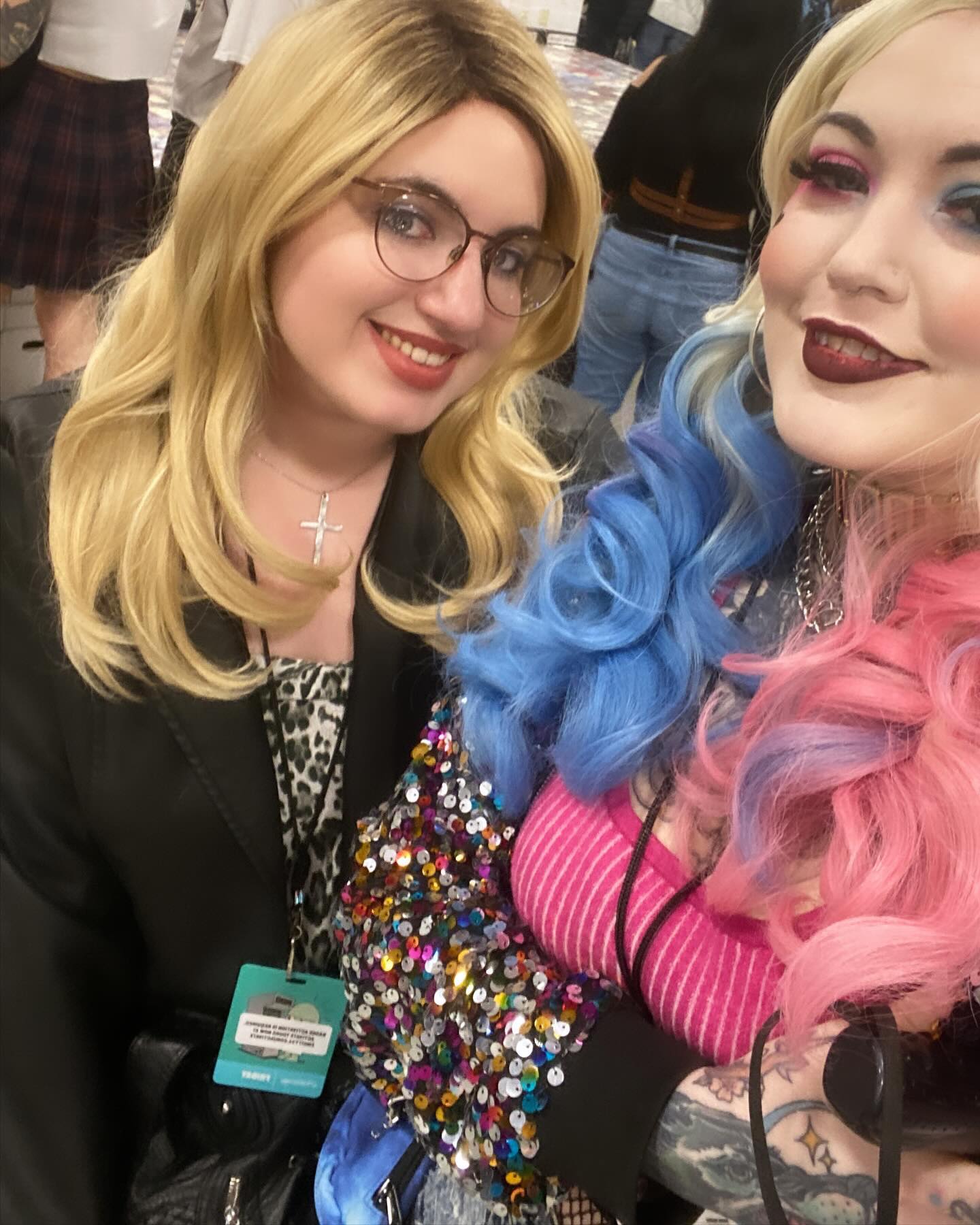 Comicon was super fun! 🤩 and I really enjoyed cosplaying as Harley Quinn for the first time 💕 might have to do it again 🤪

Also look how cute me and @batman.in.seattle  are ❤️‍🔥