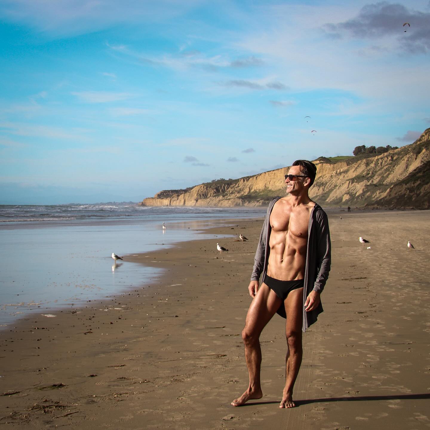 My natural habitat, beach 🏖️ Looking at you Summer and seeing those days come closer and closer… 😎 in the meantime a couple midweek days on the beach never hurt anyone! Good times, beachside, always↣ 
⇟
⇟
⇟
Surf and swim pancho available on @amazon storefront: 
runwithryan.org/amazon ↞ #linkinbio 😉 or on my @shop.ltk ↣ https://liketk.it/4zCSe 
⇟
⇟ 
⇟
⇟
#luxuryofadventure #runwithryan #ryyoung #ryanyoung #amazonfinds #founditonamazon #malemodel #coofandy #mensstyle #beachlife #beachvibes #beach #mensbody #mensswim #mensswimwear #abs #body #beachstyle #beachstyles #surfstyle #surf #travelblogger #amazoninfluencer #malebody #swimwear #springbreak #summerstyle #menofinstagram #adventuretravel