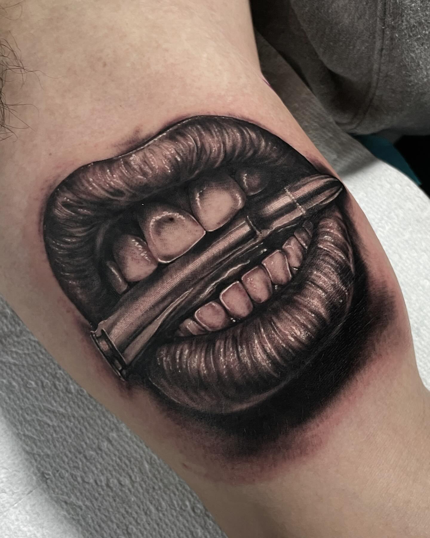 Forgot to post this one done at the @manitobatattooexpo 
Done in 4h 
#lipstattoo #manitoba #manitobatattoo #winnipeg #winnipegtattoos #winnipegtattooartist #manitobatattooexpo