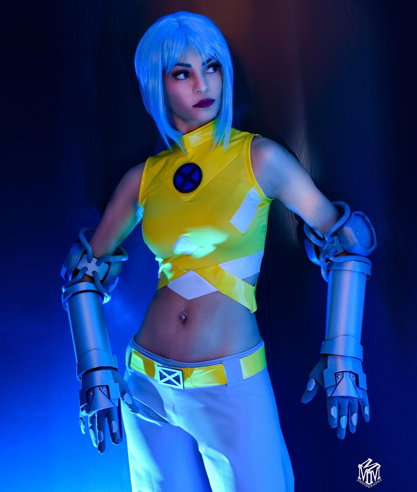 SURGE ⚡️NORIKO ASHIDA is here! This is her debut uniform in New X-Men and was so fun and challenging to make! 

Fun facts: 1️⃣The vinyl is the same I used for my Gen X Monet! 2️⃣This wig was cut on a ring light because I couldn’t find my styling head 🤪

Photos by @m3_photo 

#surgexmen #xmensurge #norikoashida #xmencosplay #newxmen #cosplaygirl #cosplayphotography #cosplayofinstagram #cosplayofig #xmen #bluehair #saramonicosplay #saramoni #krakoaisforallmutants