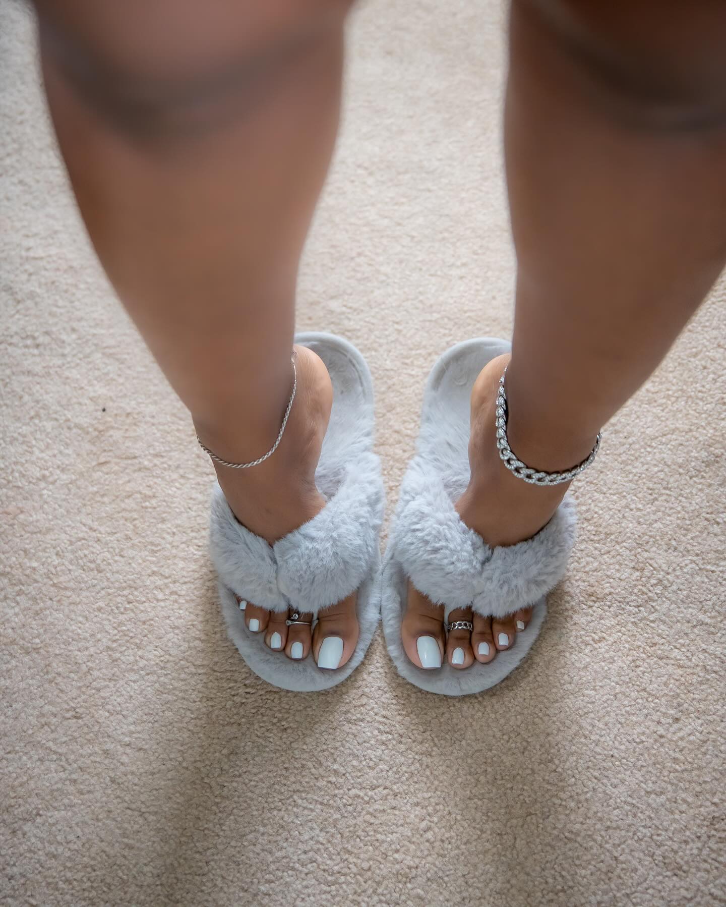 Slippers? Sock? Or Toe socks?! 🤍•
•
•
•
#sassytoes #pedicure #feetography #prettytoes #feetart #perfecttoes #perfectsoles #prettyfeetgang #toenails #pedicuredtoes #toenaildesigns #smartpedicure #nailsofinstagram #nailaddict #nailpolish #nailpages #beautifulnails #explore #explorepage #nailcolors #whitenails #whitetoes #whitetoenails #whitepolish #whitenailsdesign #whitepedicure #whitetoenails #whitenailpolish #nailcolorsonbrownskin #TeamWolfieWhite #wolfpack