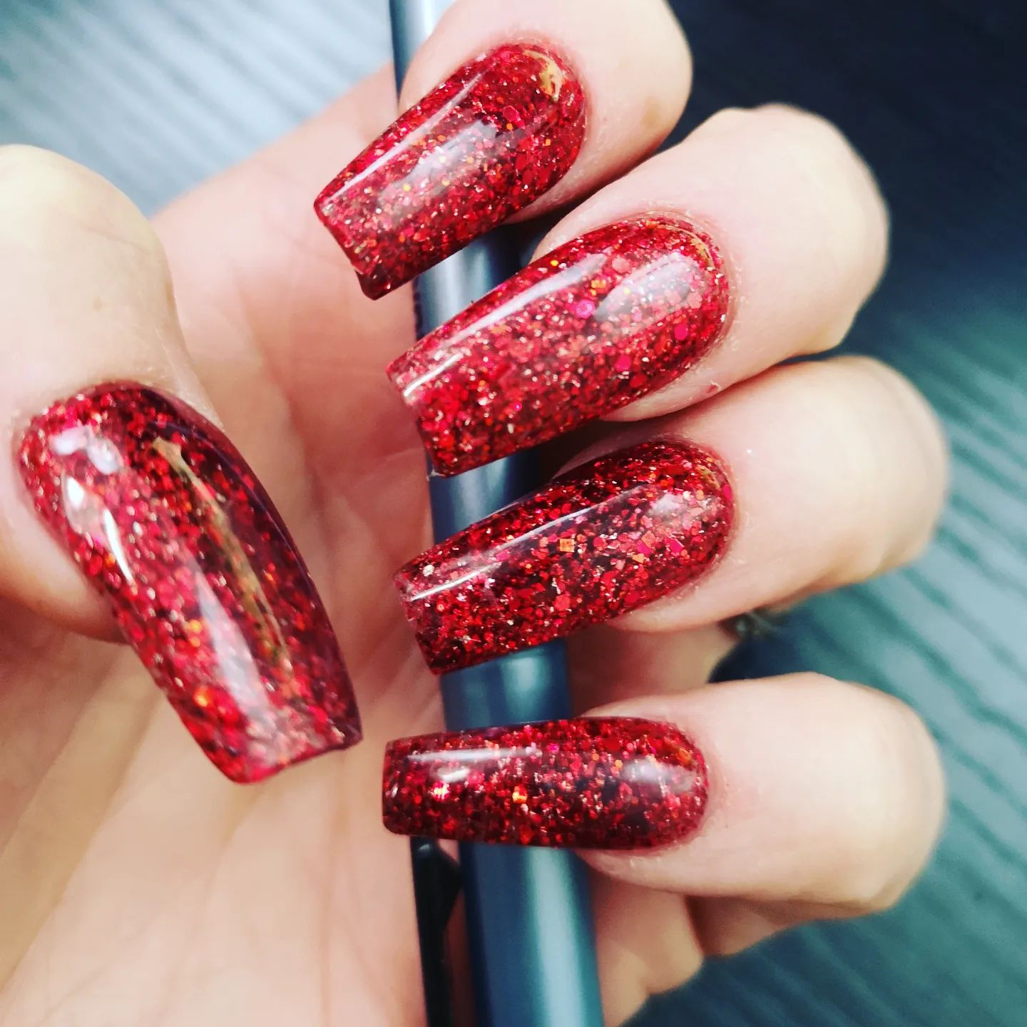 I do like a bit of sparkle.
Want a back scratch?
#longnails #rednails
