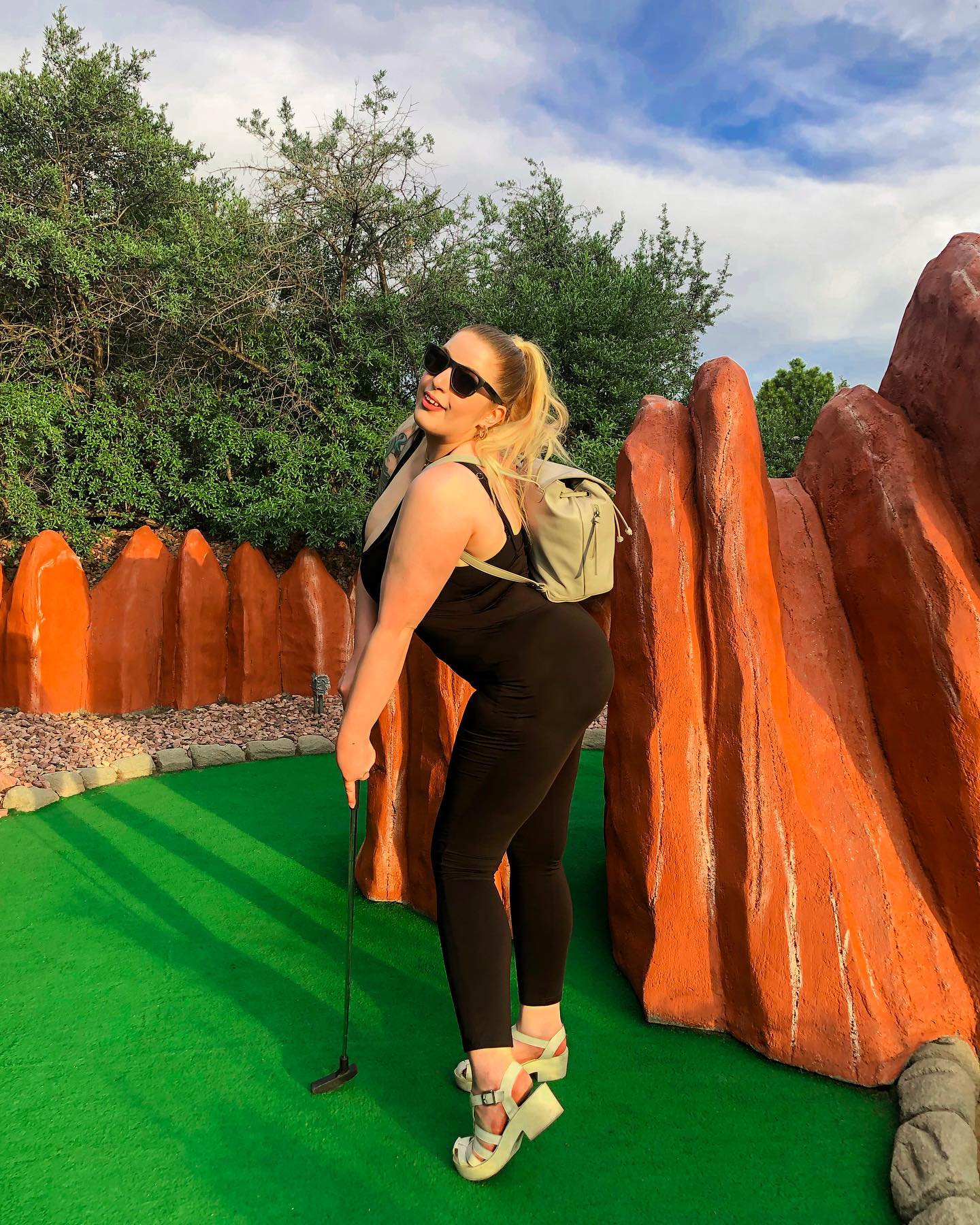 i have to be the prettiest person at mini golf for some reason 💅